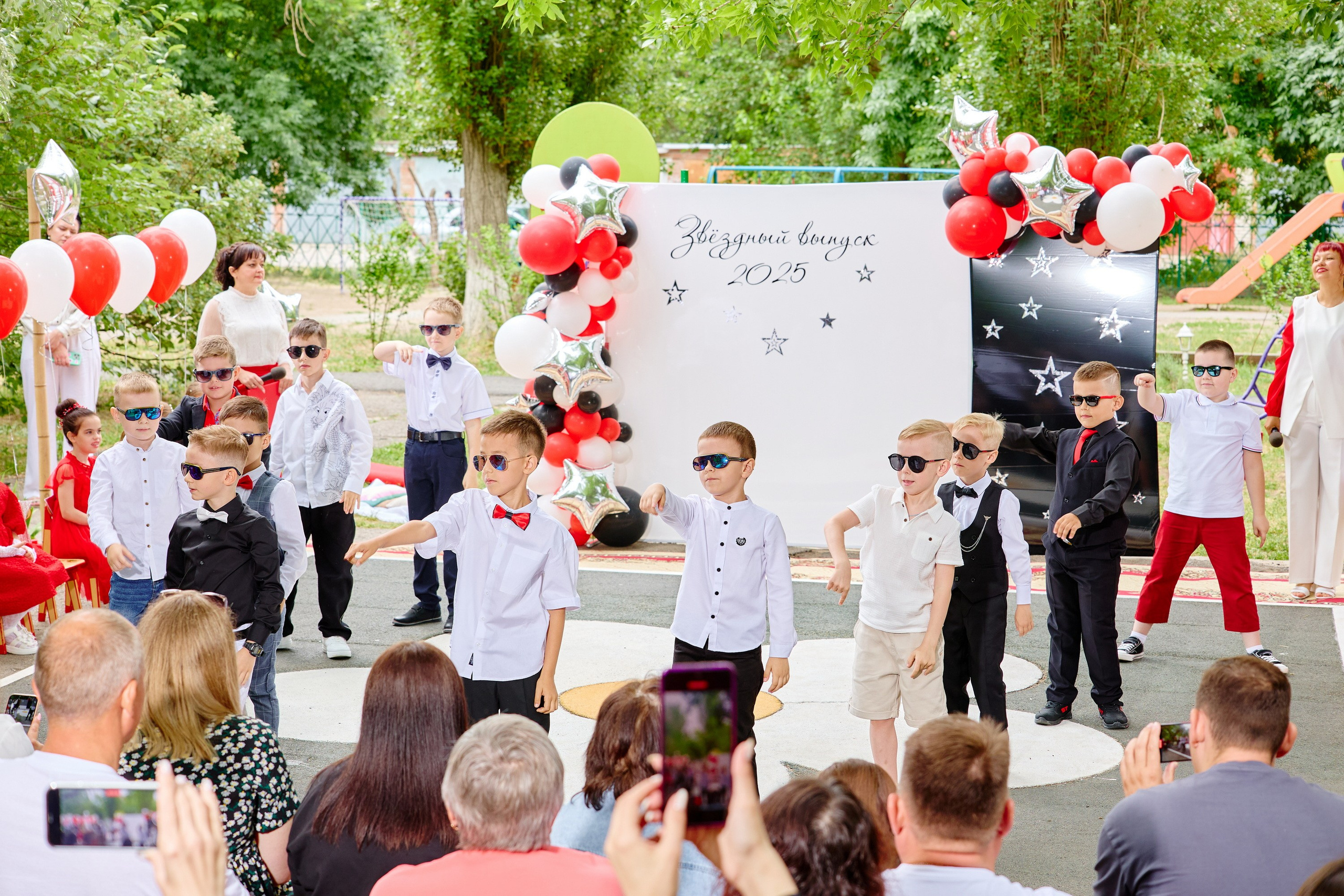 Выпускной 45 сад. Фотограф Выпускные альбомы Таганрог Сергей Коробченко