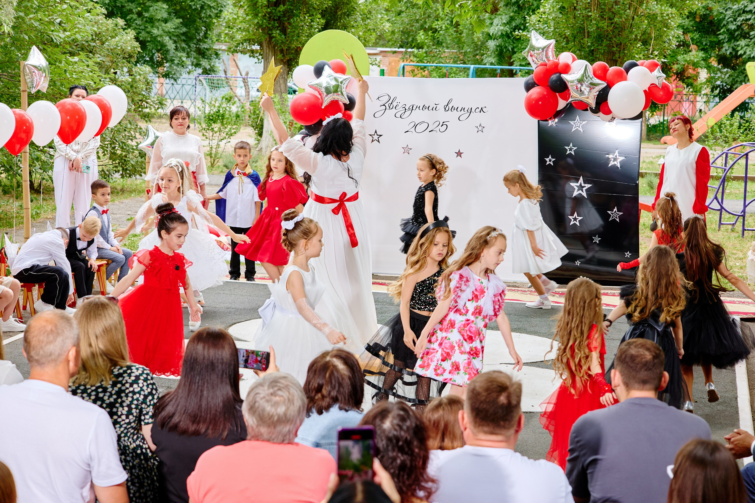 Выпускной 45 сад. Фотограф Выпускные альбомы Таганрог Сергей Коробченко