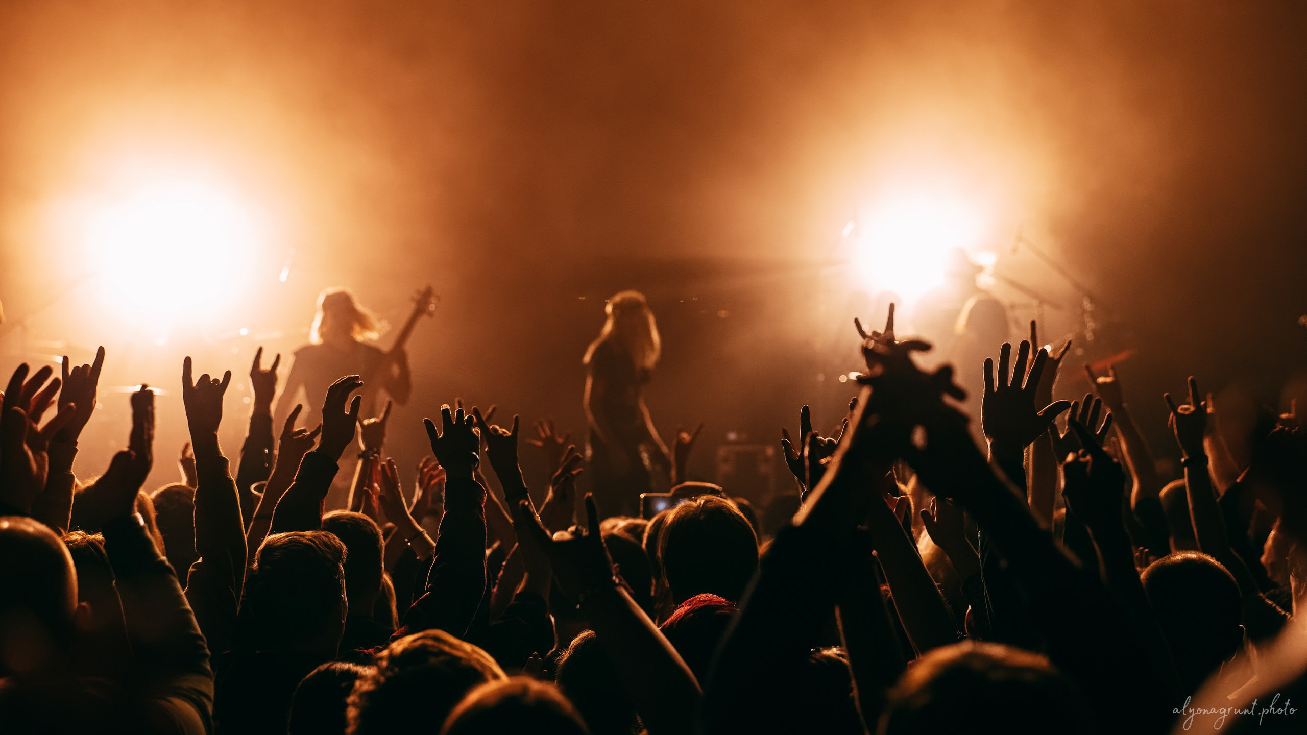 Багровый Фантомас, фоторепортаж, СПб, BASE, 14.12.2025. Алена Адрианова: фотограф в Санкт-Петербурге