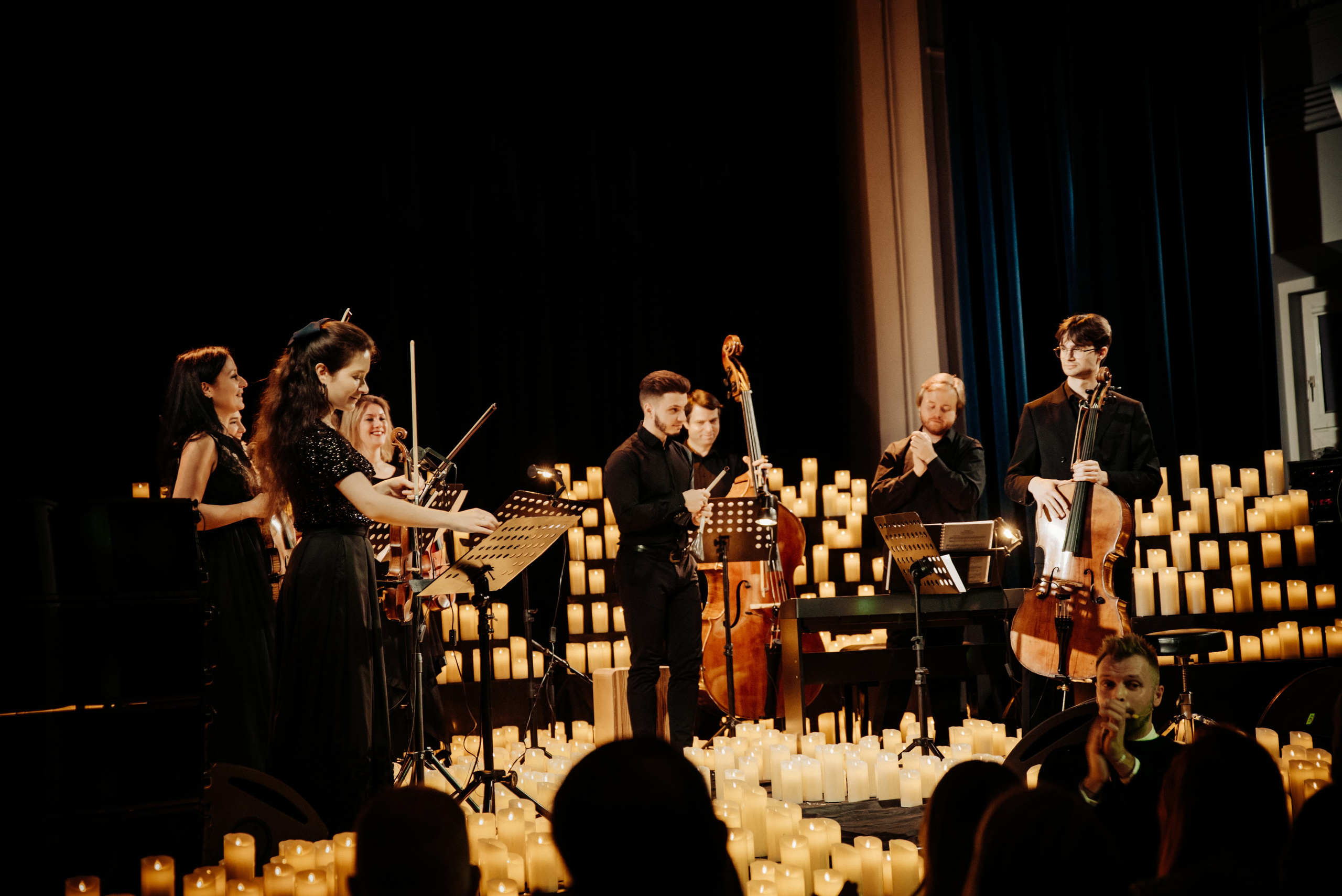 На сцене. Скрипачка Анна Савкина