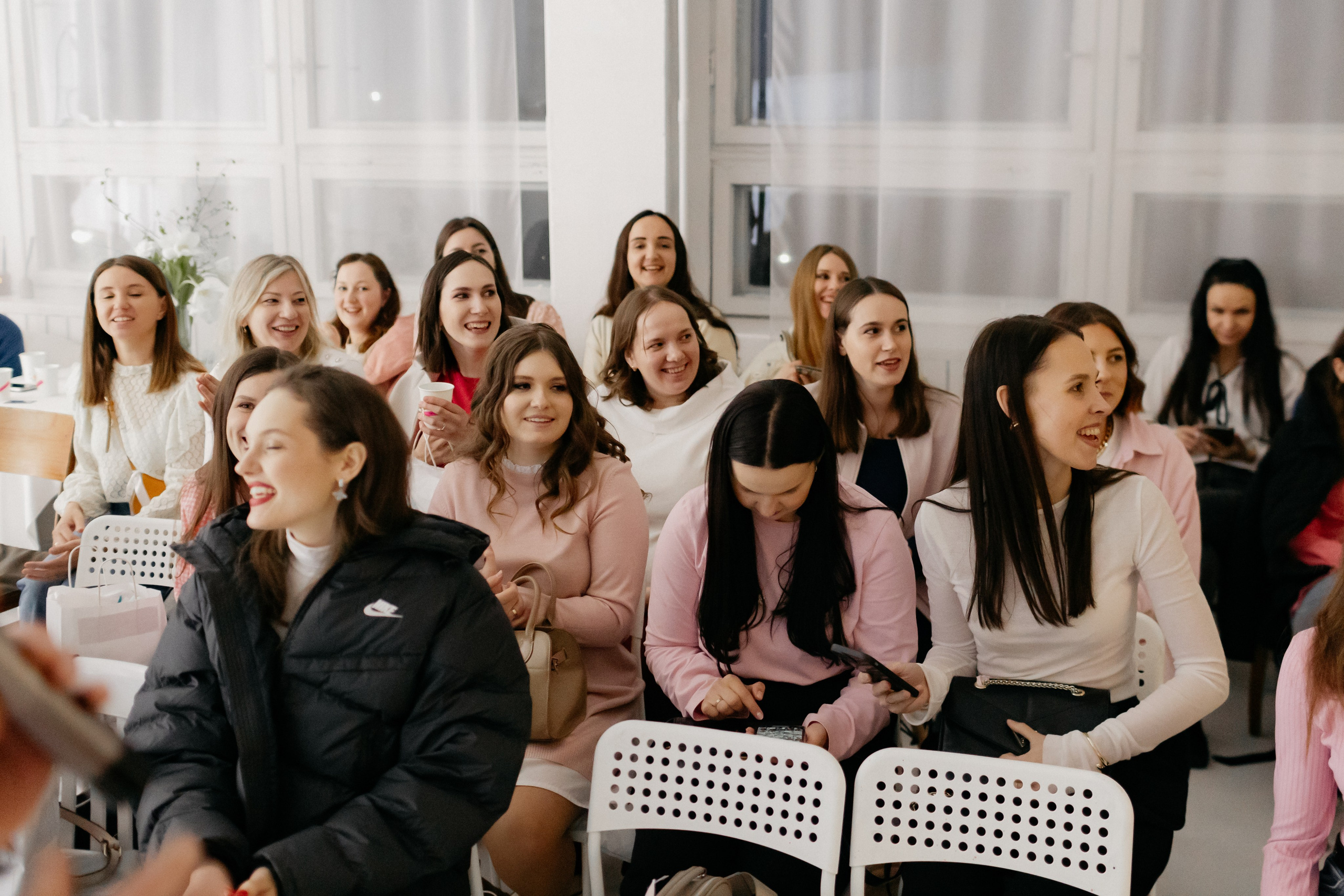 Девичник. Фотостудия «LIGHT ROOM», творческое пространство с полноценной кухонной зоной в Бресте