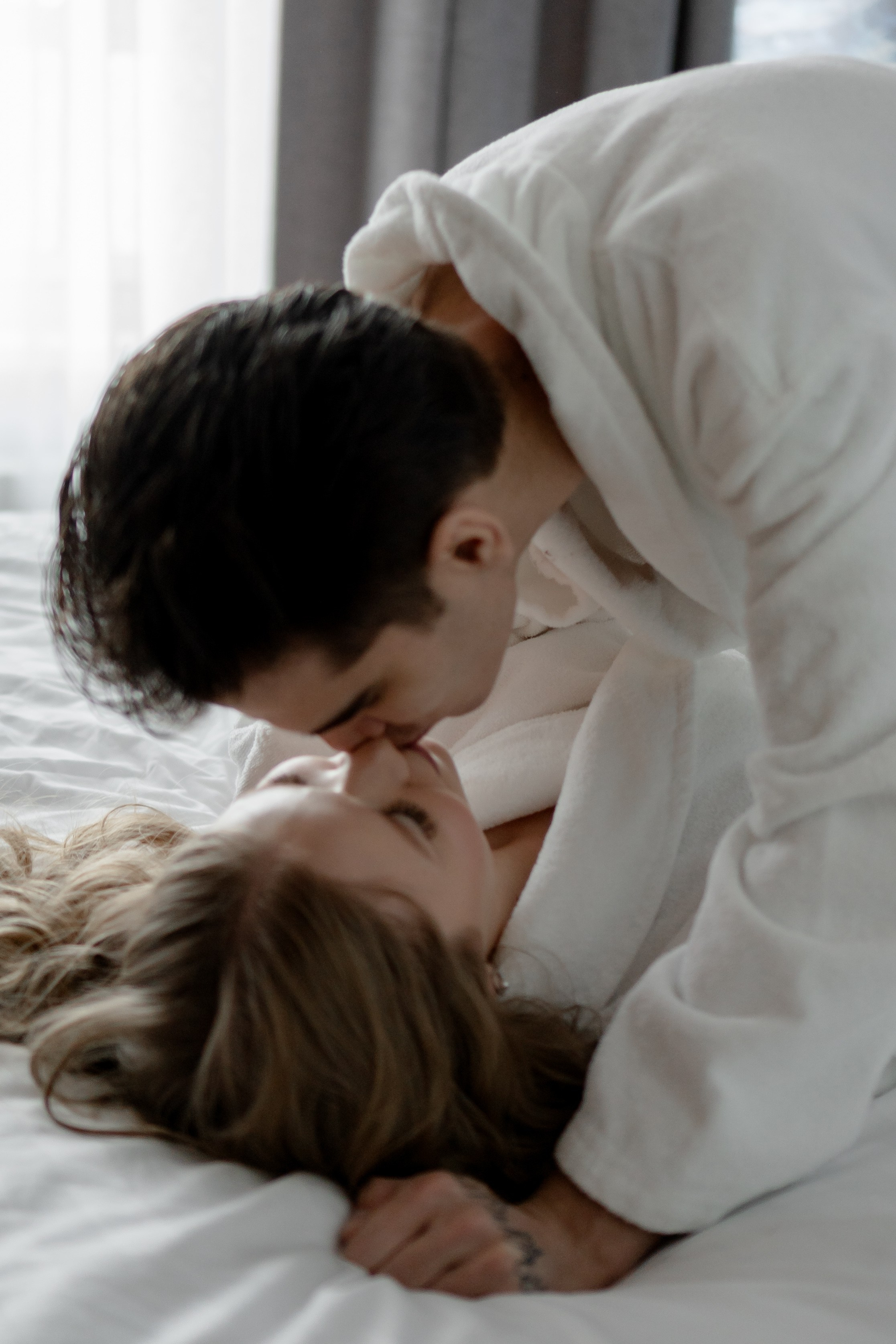 СВАДЕБНАЯ СЬЕМКА СБОРОВ В ОТЕЛЕ И ВЫЕЗД НА ЦЕРЕМОНИЮ (СНЯТО В СИБИРЕ В НИЖНЕВАРТОВСКЕ). Профессиональный фотограф, Санкт-Петербург — Виктория Богомолова