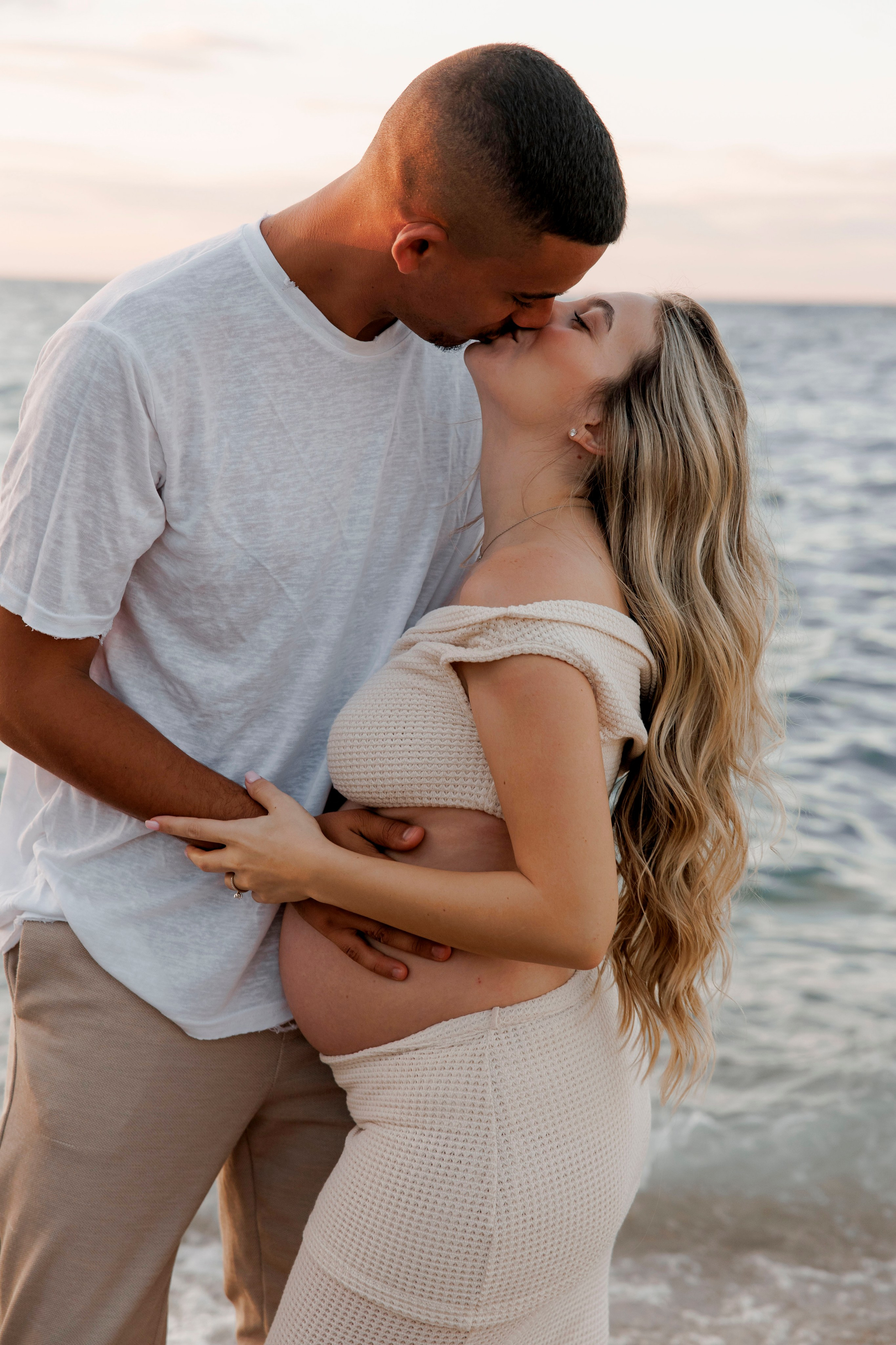 Pregnancy photoshoot near the sea. Wedding and family photographer
