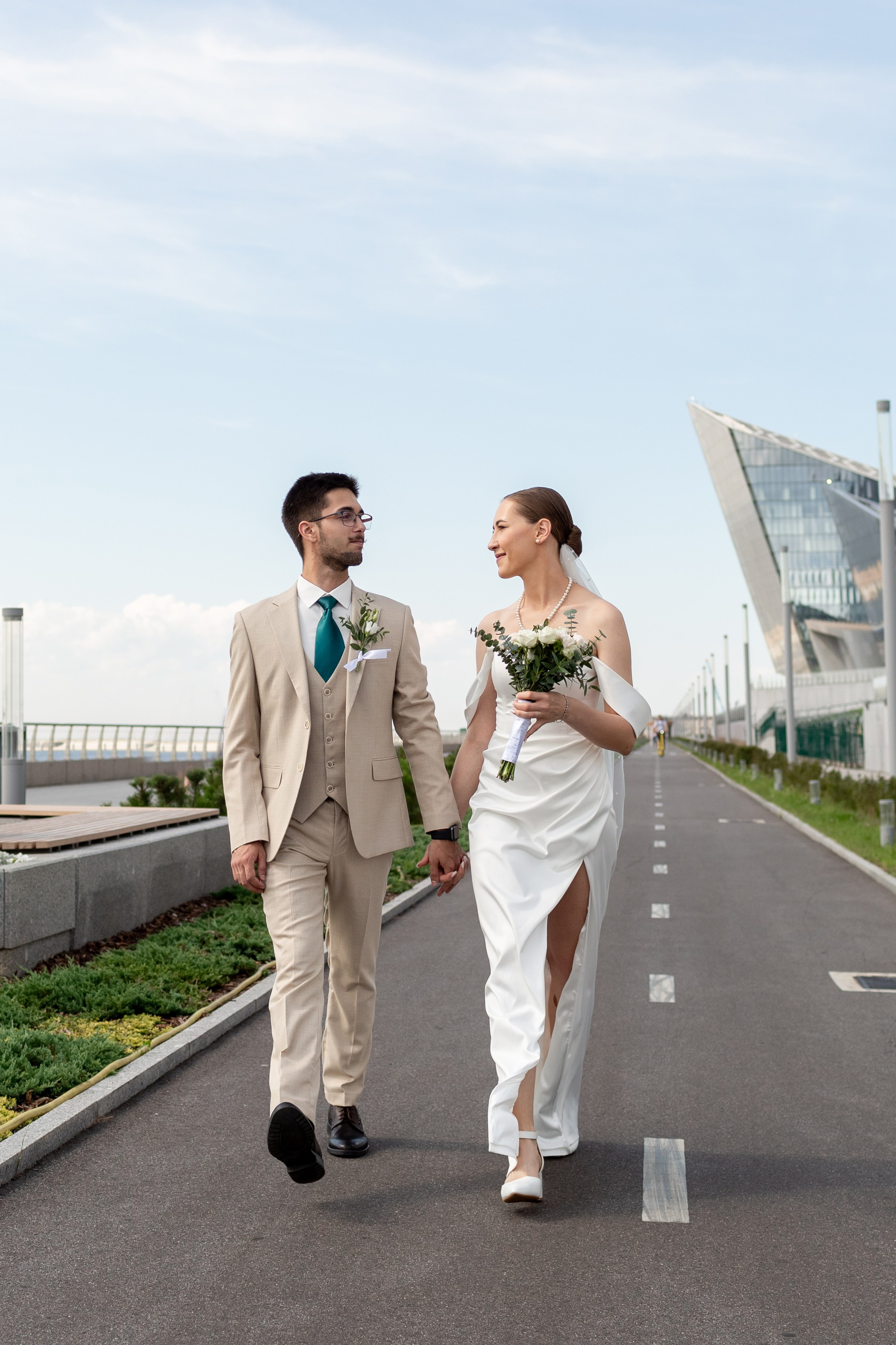 Свадебная фотопрогулка у Лахты. Свадебный фотограф Кирилл Белый