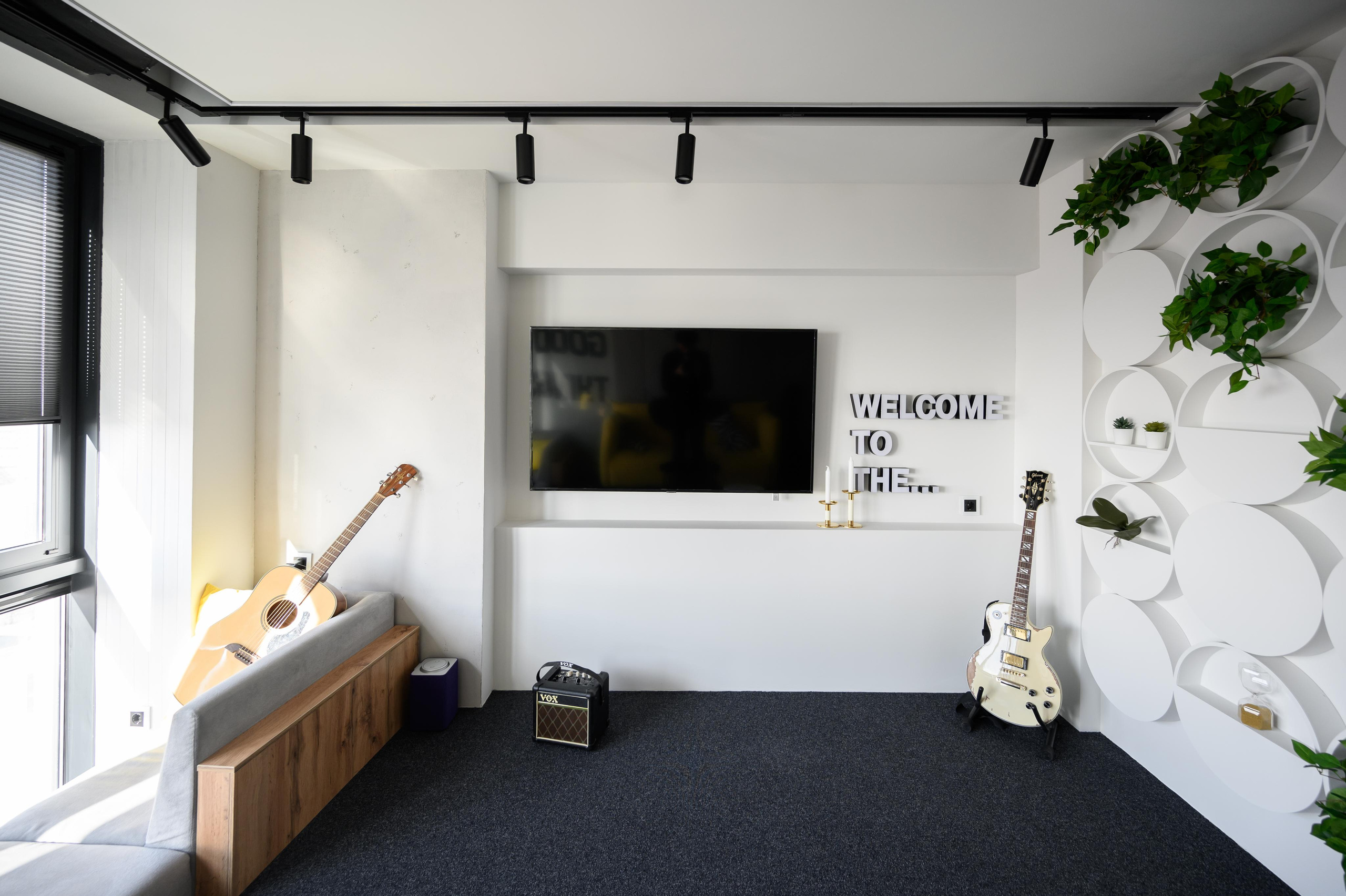 Офис Azat Valeev. Студия рекламной и предметной съемки товаров WELKO Studio