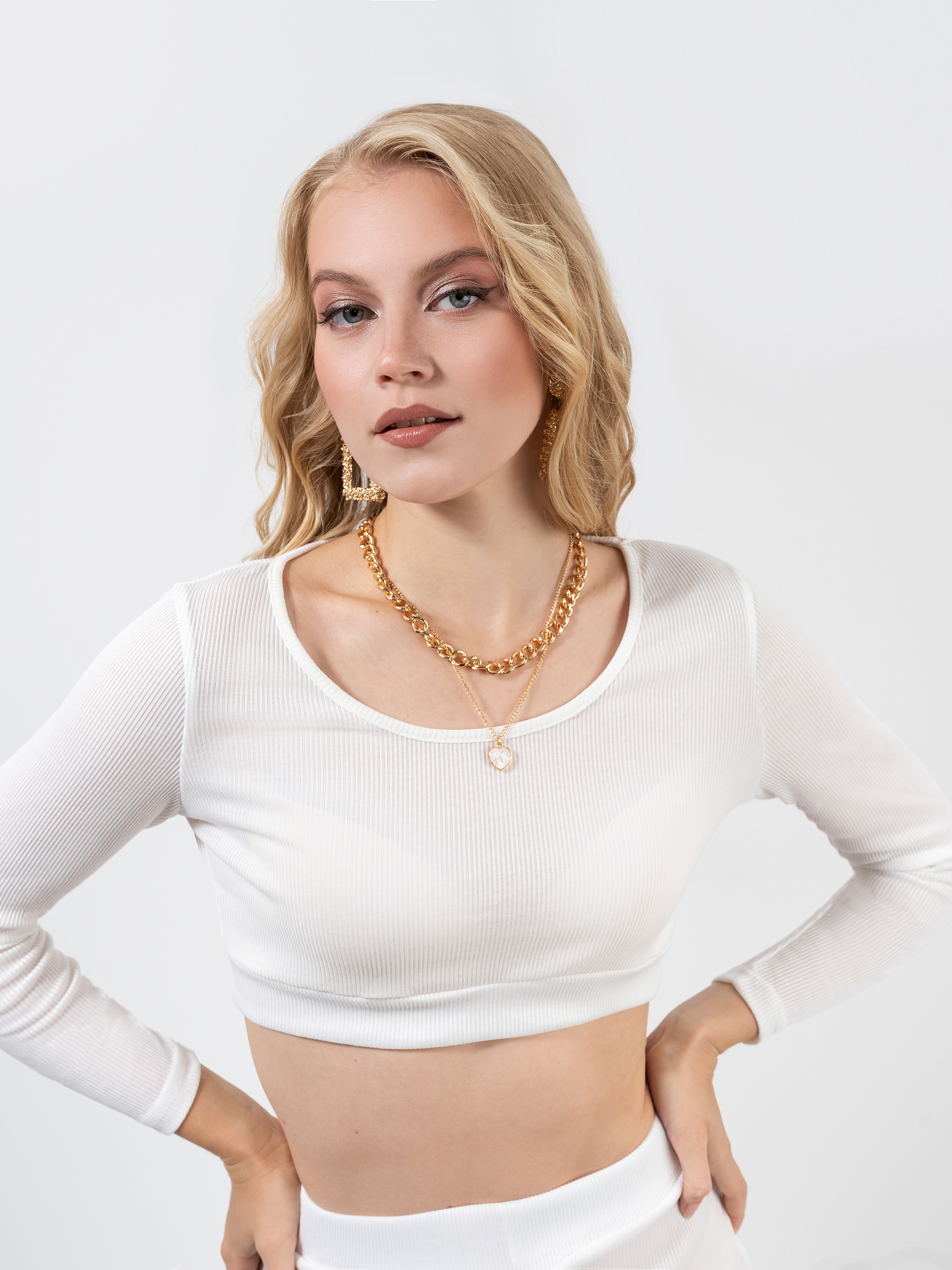 Женская одежда. Студия рекламной и предметной съемки товаров WELKO Studio