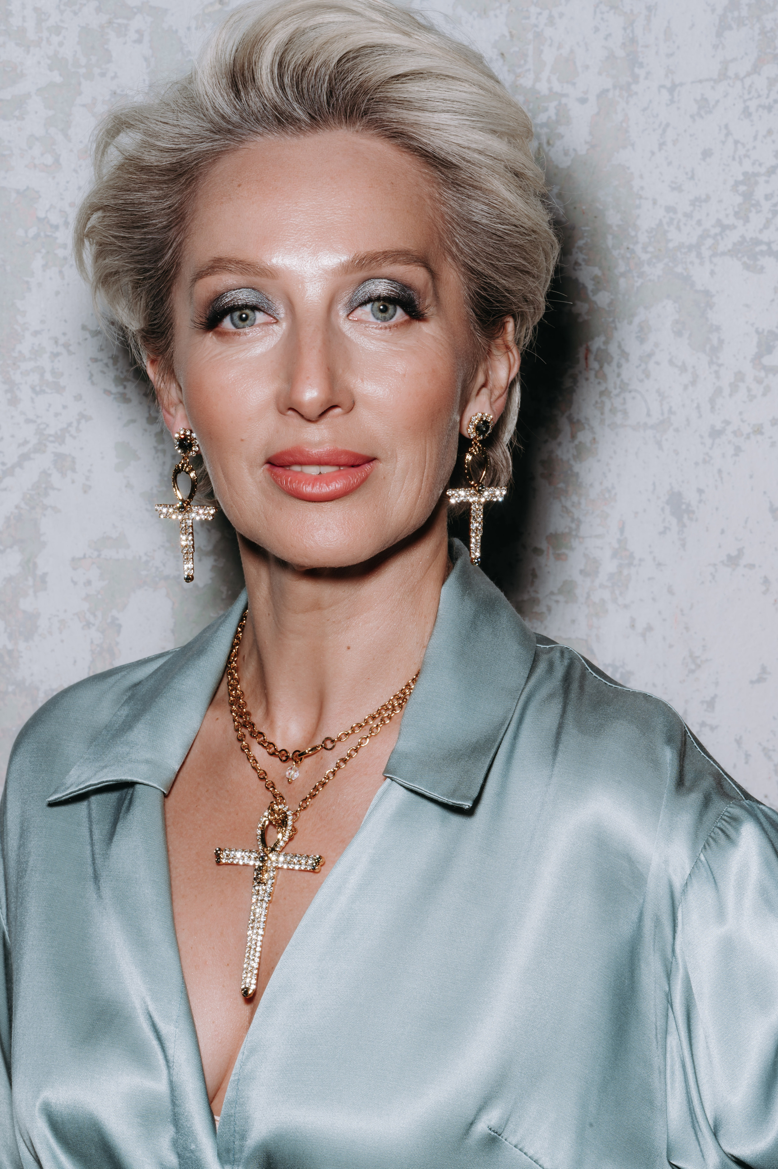 Каталог Девушки. Студия рекламной и предметной съемки товаров WELKO Studio