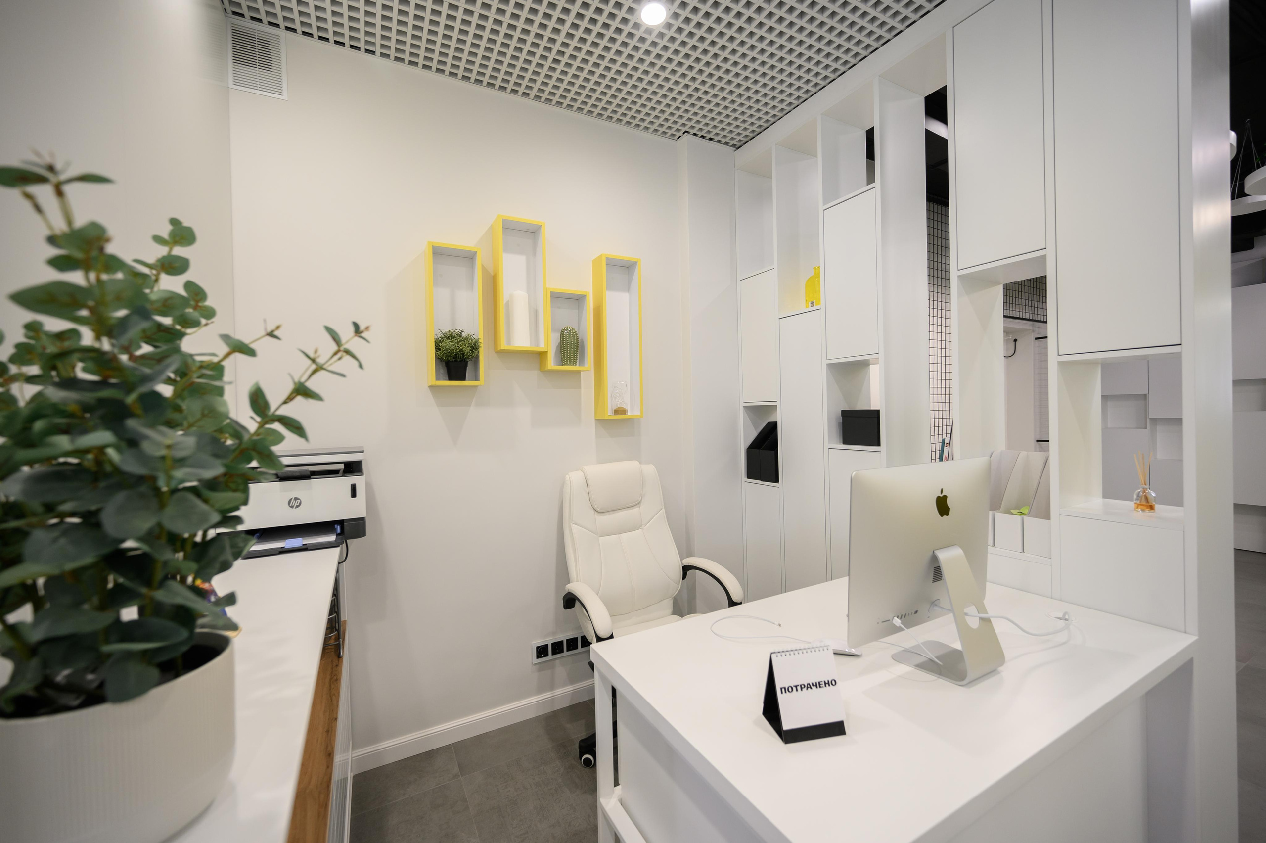 Офис Azat Valeev. Студия рекламной и предметной съемки товаров WELKO Studio