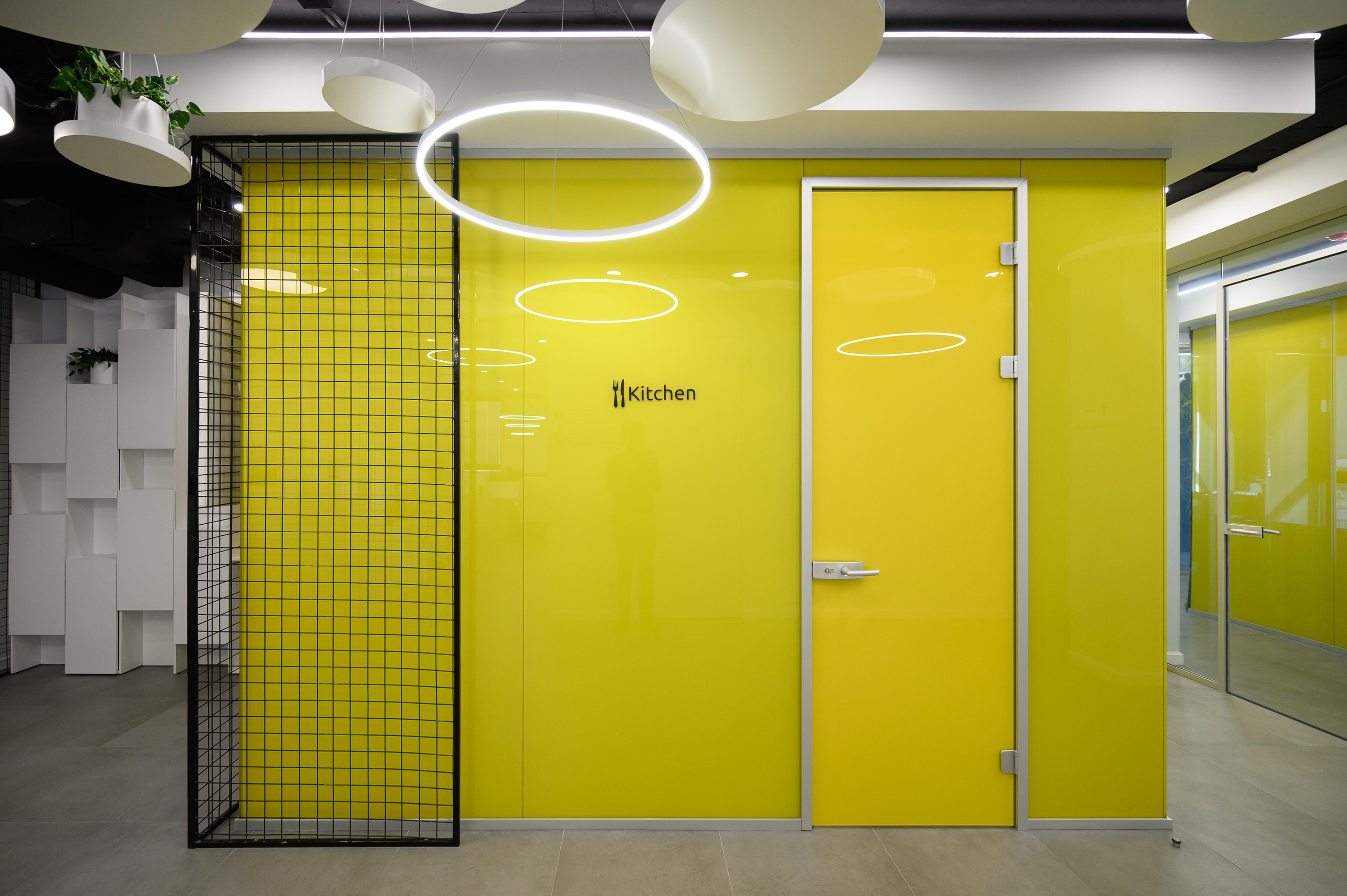 Офис Azat Valeev. Студия рекламной и предметной съемки товаров WELKO Studio