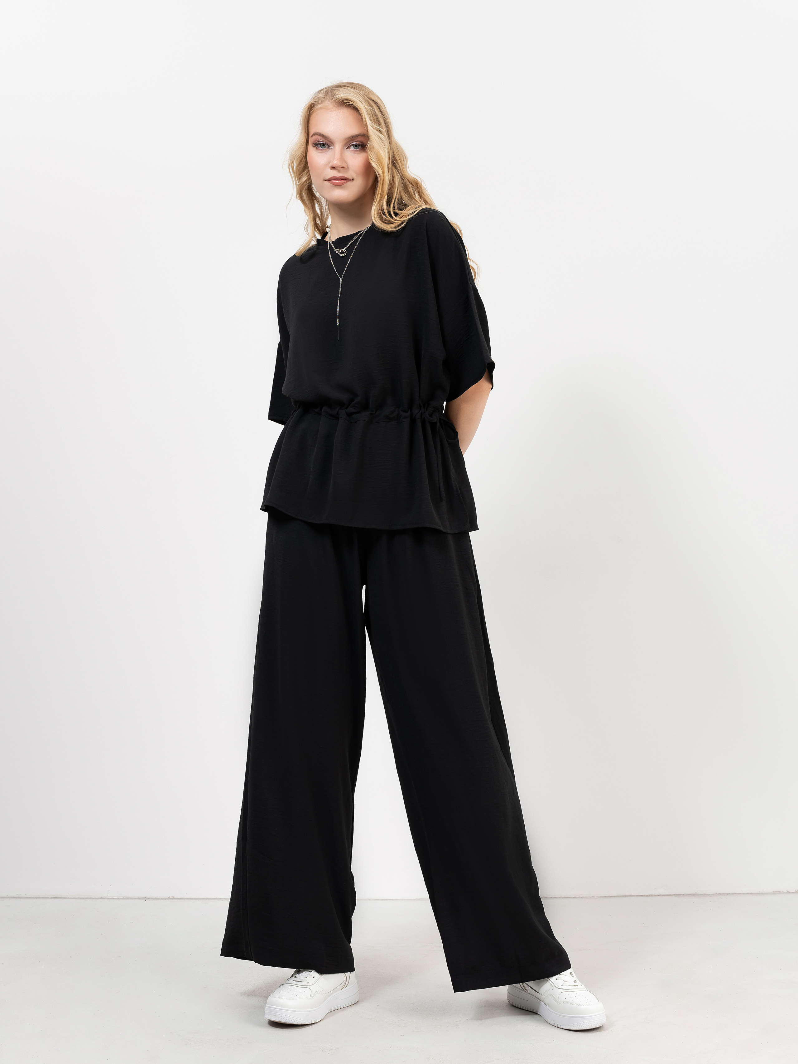 Женская одежда. Студия рекламной и предметной съемки товаров WELKO Studio