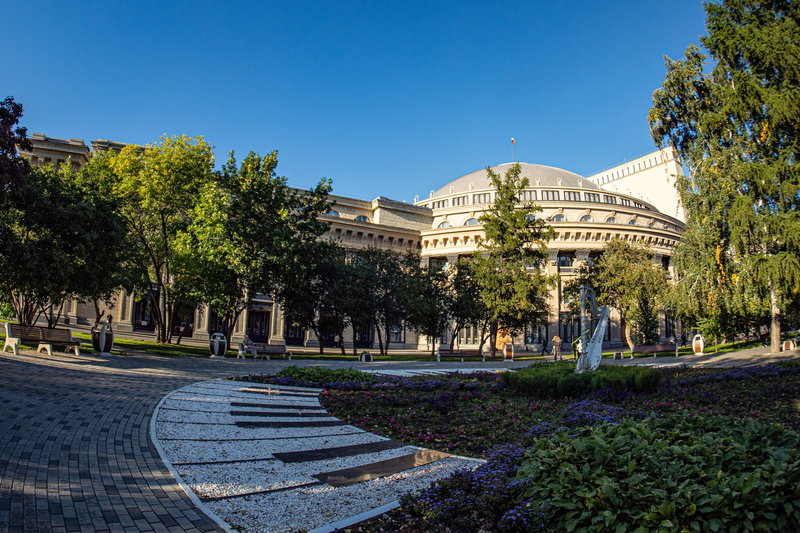 36 видов Театра оперы и балета. Фотограф Алексей Школдин. Новосибирск