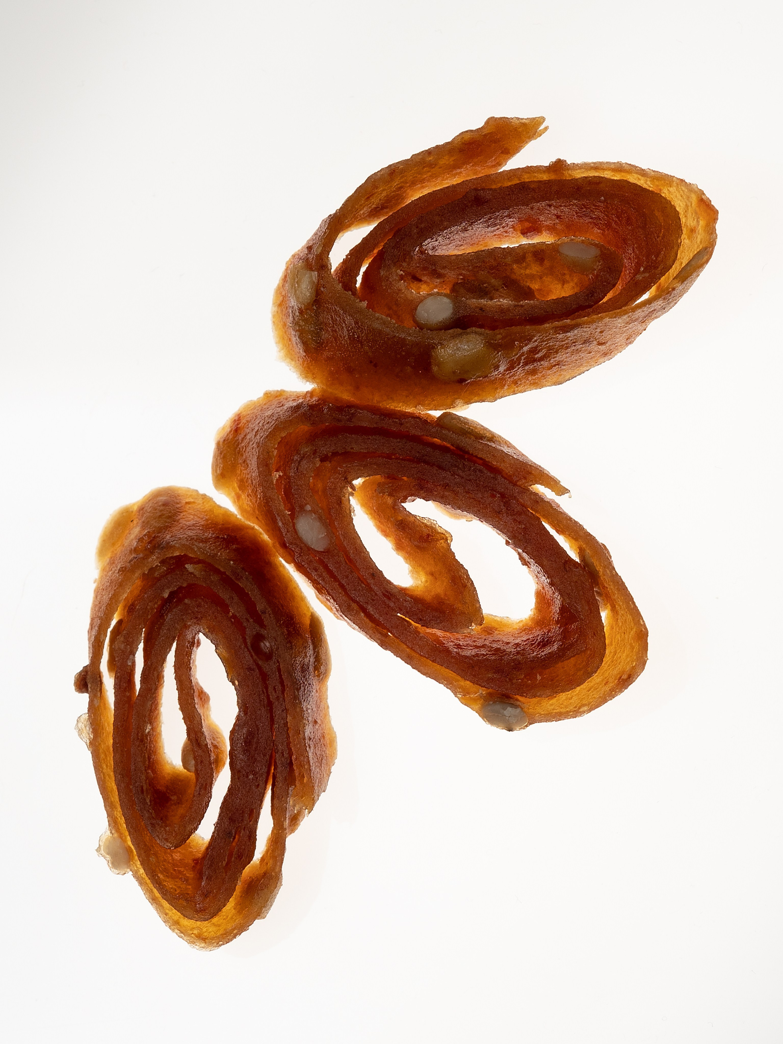  каталожная съемка, рекламное фото,фудфото  , масло сыродавленное на черном зеркальном фоне