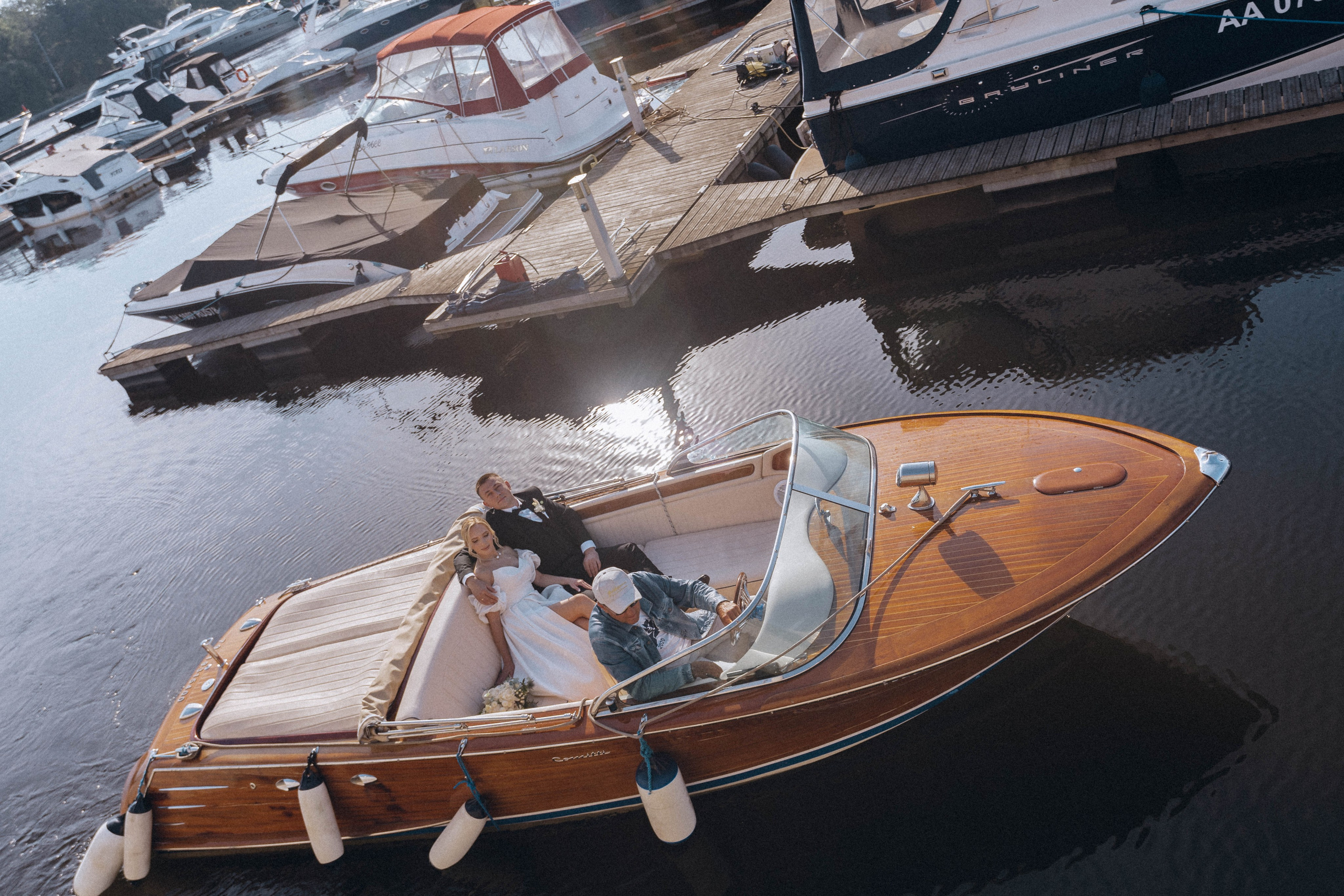 СВАДЕНБНАЯ СЬЕМКА НА КАТЕРЕ ПО КАНАЛАМ САНКТ-ПЕТЕРБУРГА И В АКВАТОРИИ НЕВЫ. Профессиональный фотограф, Санкт-Петербург — Виктория Богомолова