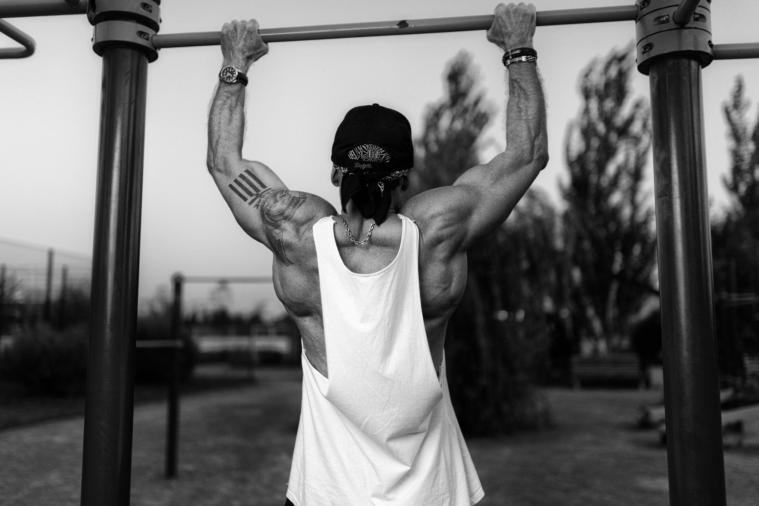 Фотосет на улице и спортплощадке с Александром для контента. Дмитрий Шульгин, портретный фотограф в Воронеже