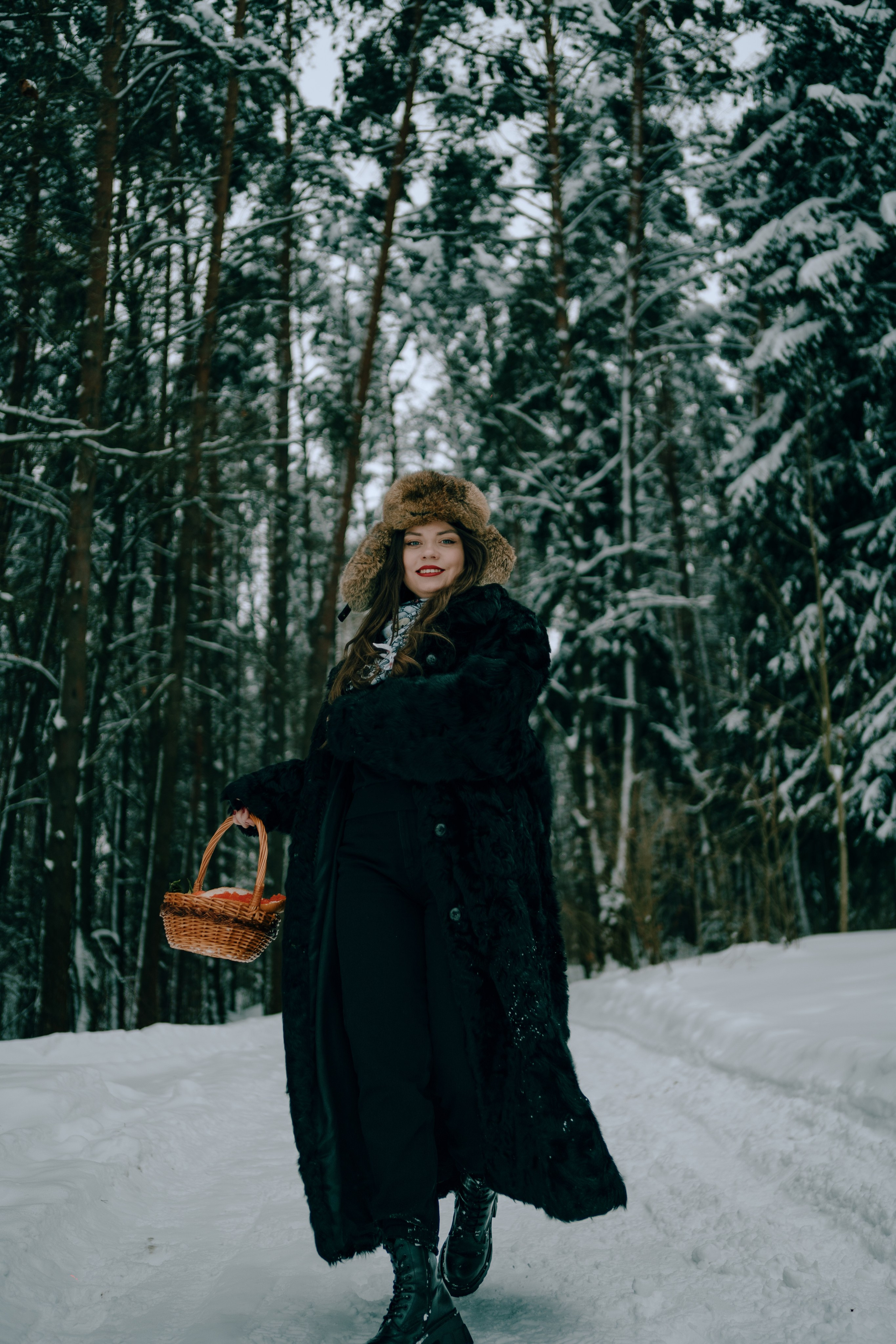 Звенит январская вьюга. Главная