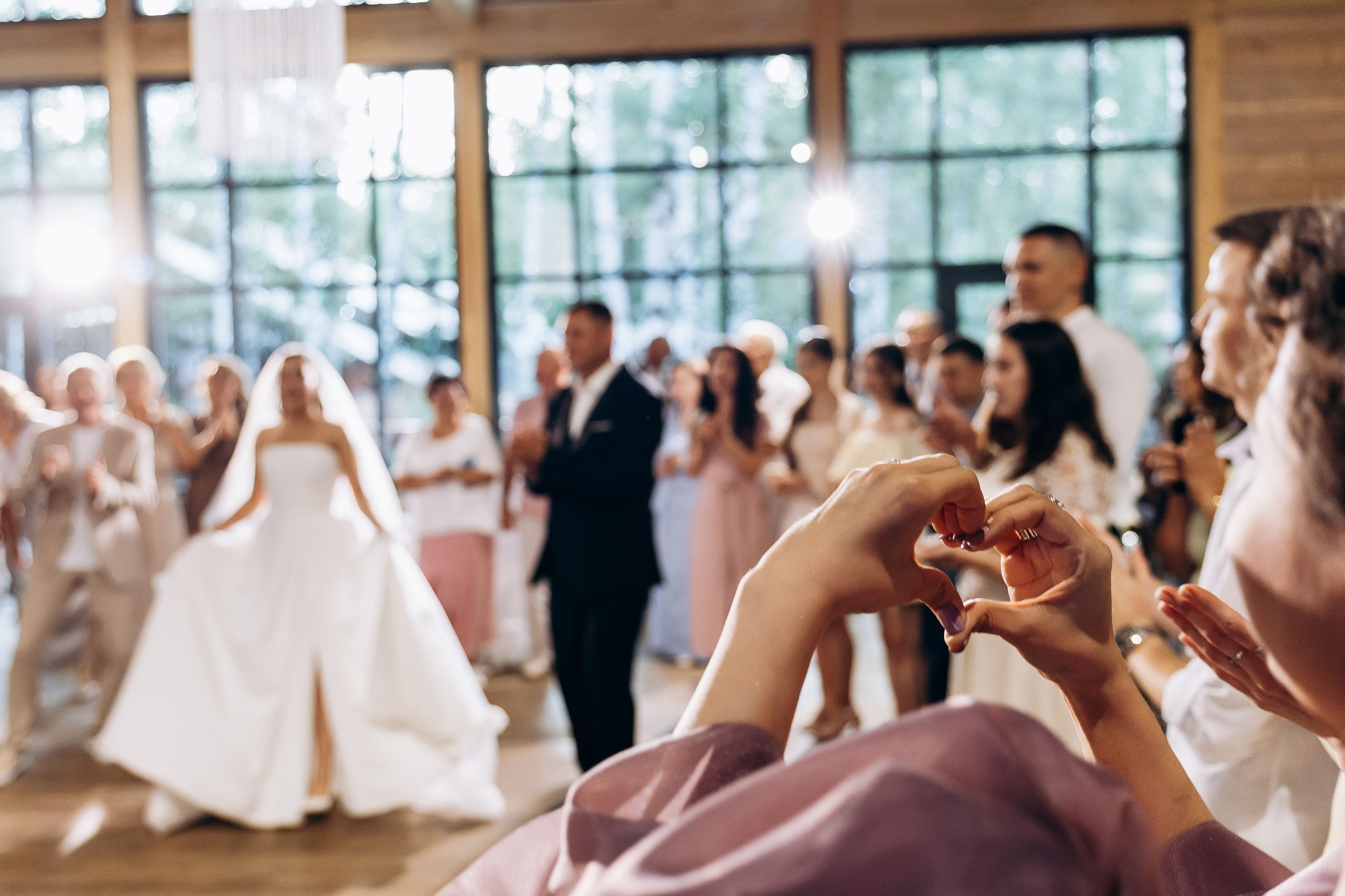 свадебный банкет в Казани.  Татарская кавер-группа MINGAZOV. Площадка Веранда Лес. Свадебный фотограф Казань