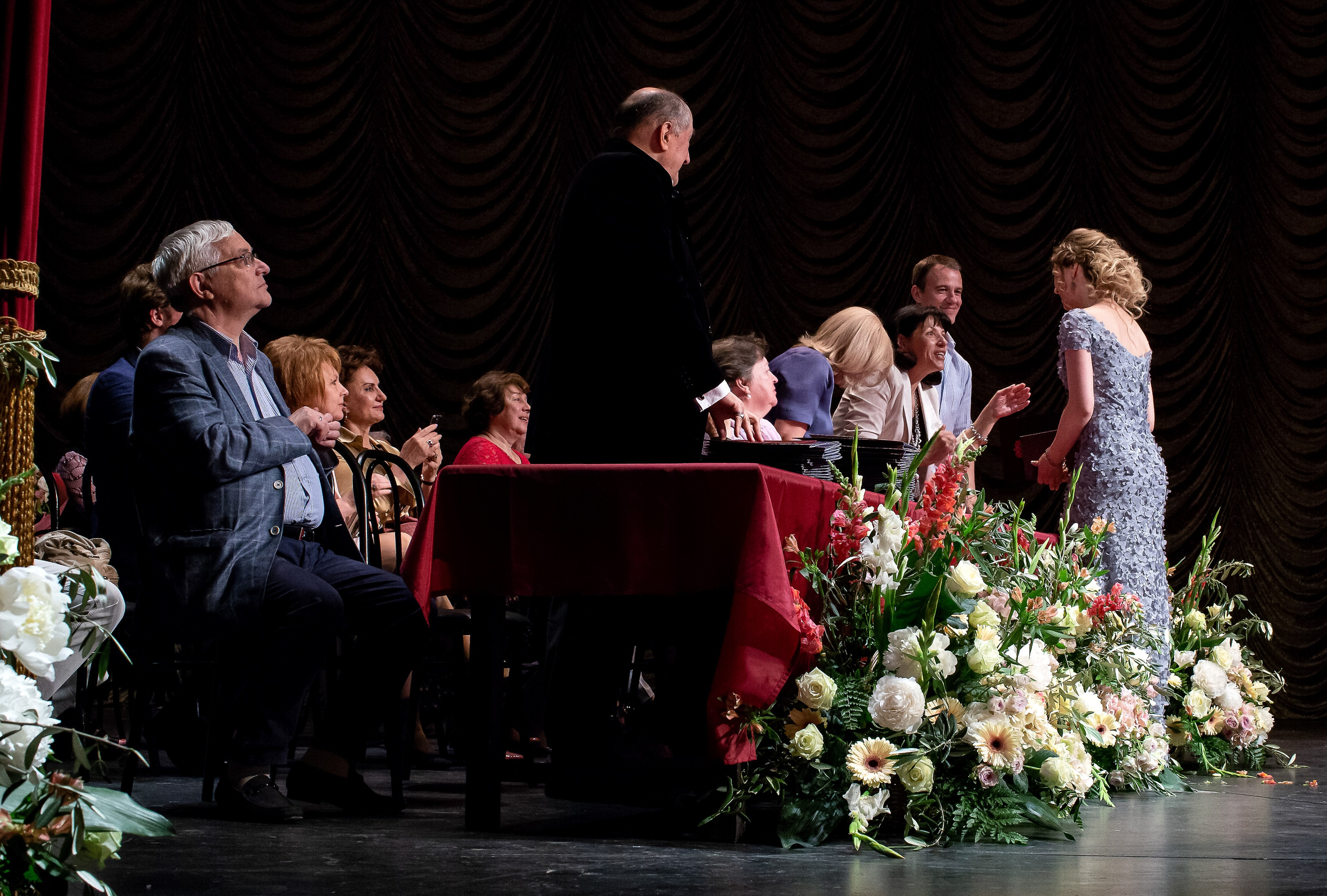 Репортаж -Выпускной. Портретный Студийный и уличный фотограф Москва. Индивидуальные, Семейные, Беременность, Будуар, Каталог, контент съемки для блога и бизнеса