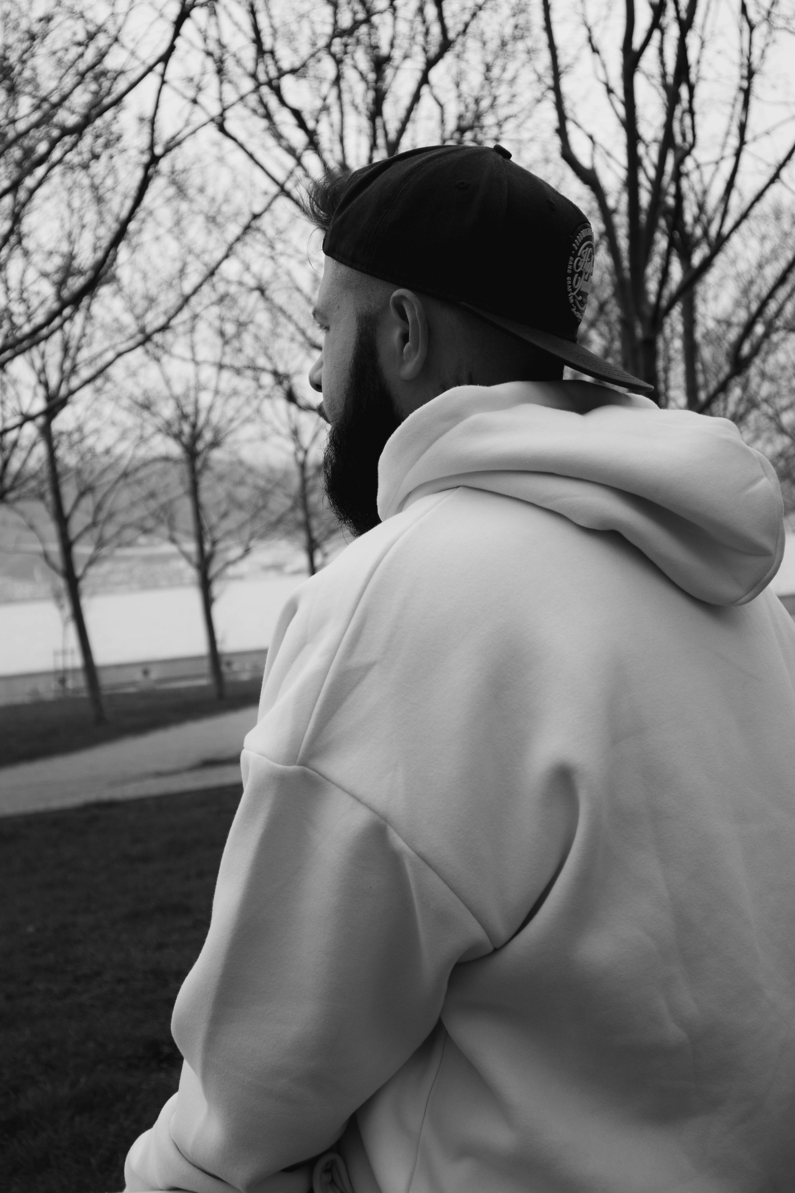 О. Уличный фотограф Города N