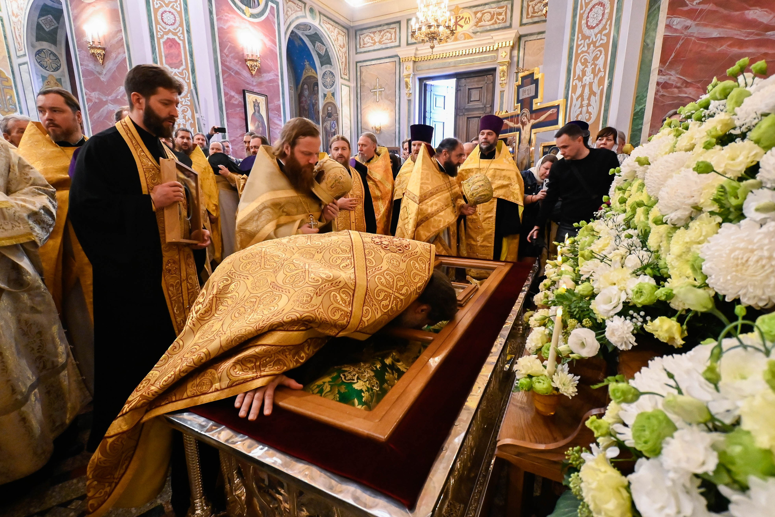 Перенесение мощей святителя Луки Крымского из Свято-Троицкого монастыря в Александро-Невский кафедральный собор