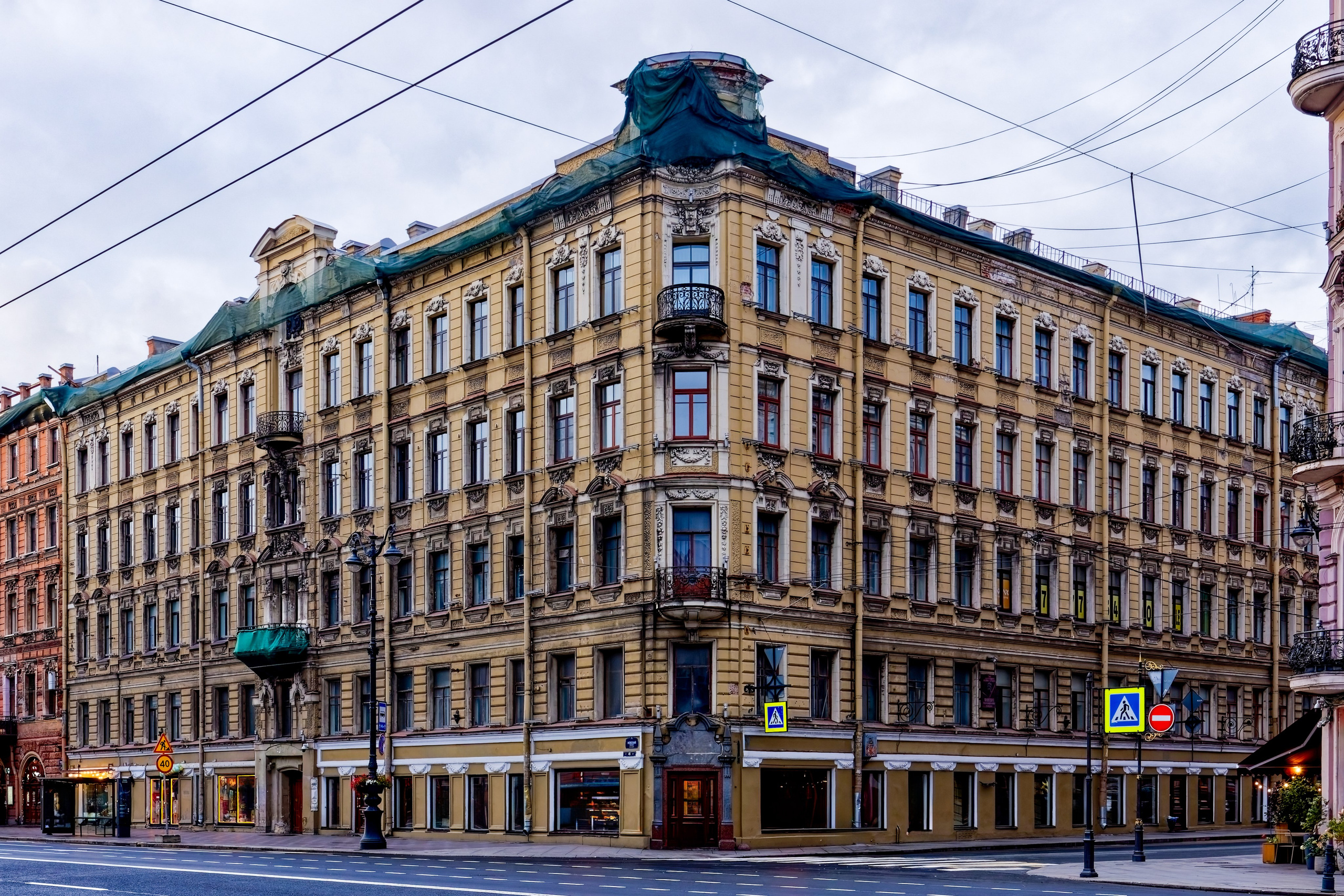 Санкт-Петербург, Невский проспект, дом 45 (улица Рубинштейна, дом 2). Дом Ростовцева, 1877 год. Архитектор Генрих (Андрей) Леонтьевич Гун. ОКНРЗ 782411413990005