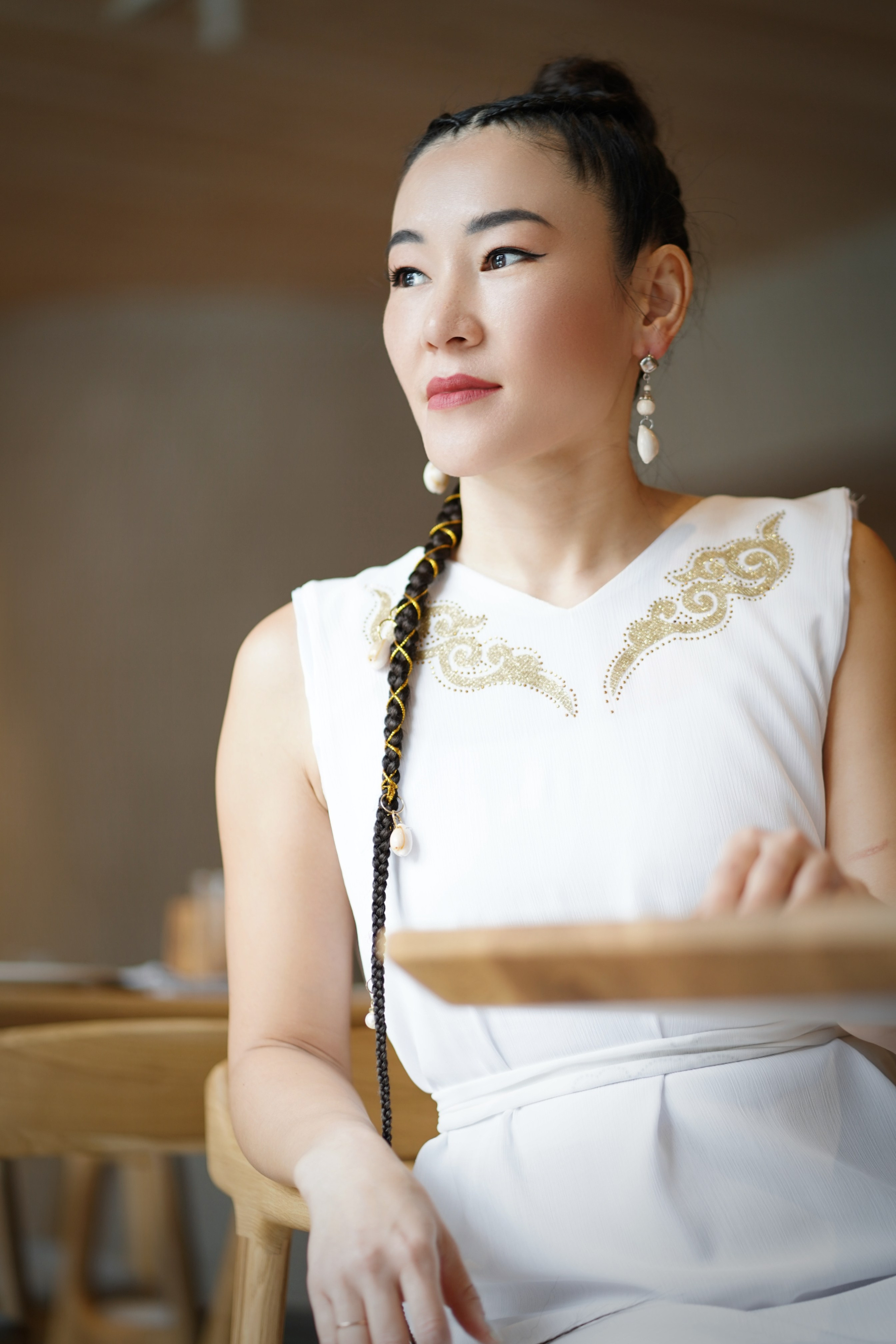 В ресторане Рерих. Выездной фотограф-видеограф в Республике Алтай Солоны Куюкова