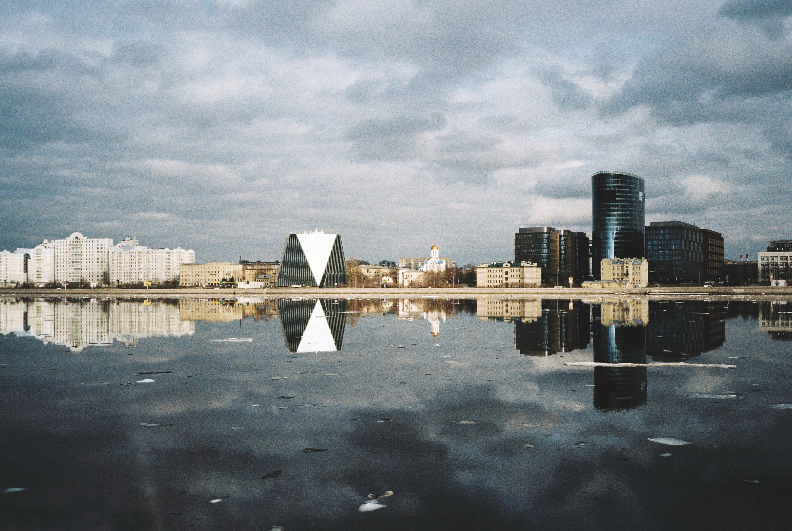 Фотографии цветные. Свадебный и семейный пленочный фотограф в Петербурге Истомина Ирина