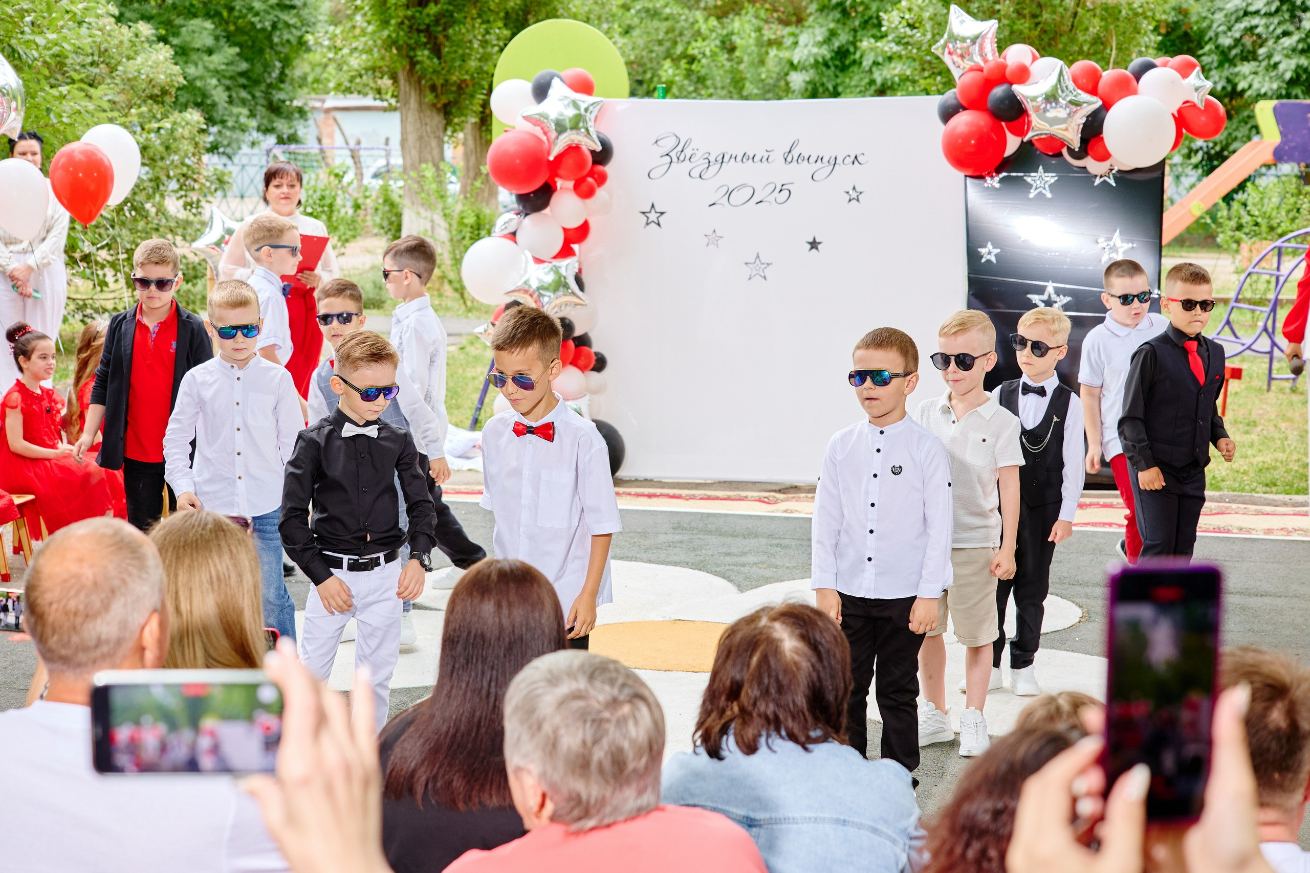 Выпускной 45 сад. Фотограф Выпускные альбомы Таганрог Сергей Коробченко