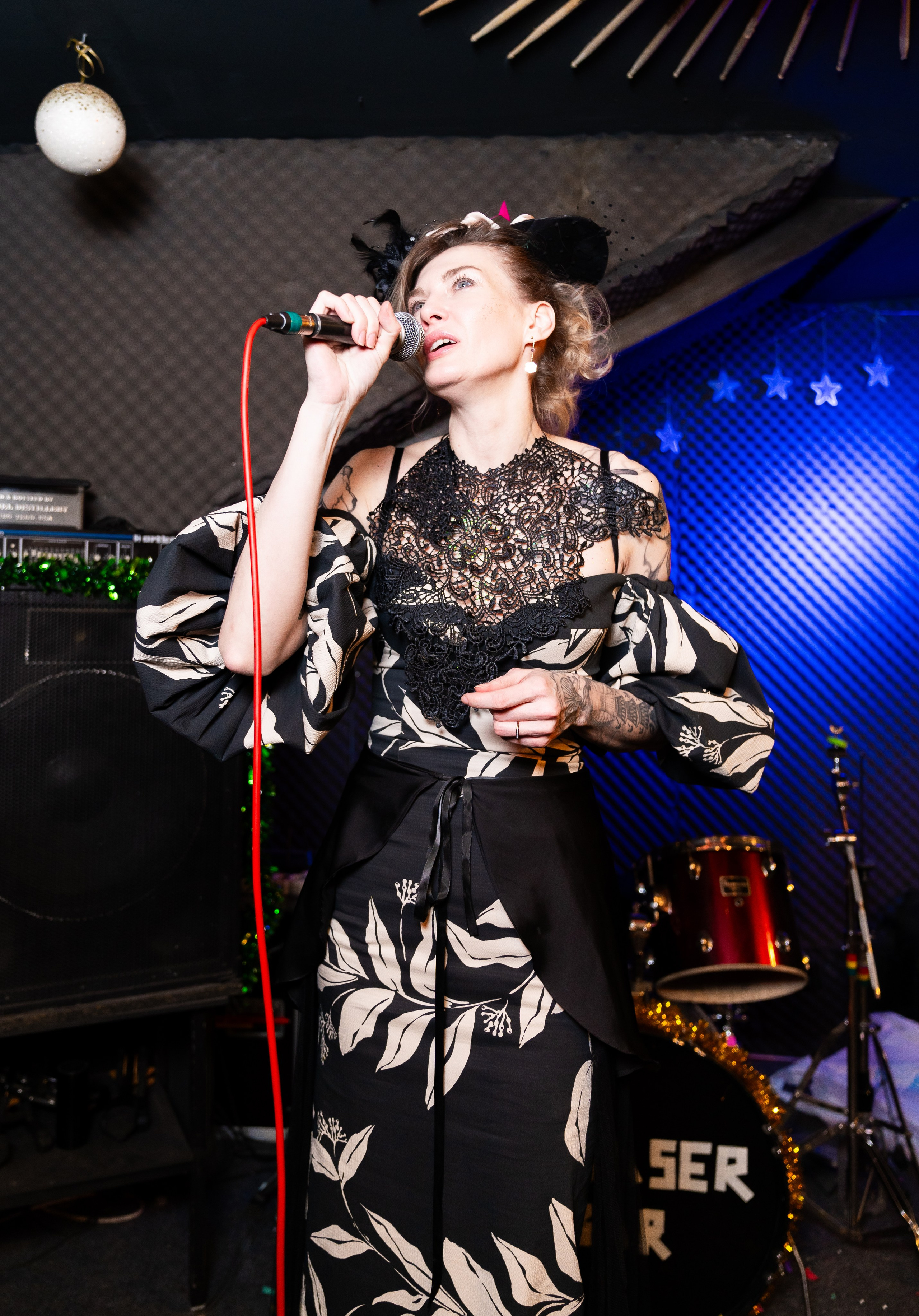 Новый год 2026. Новогодняя ночь 2026 в баре Дебошир (Debaser). Репортажный, street и urban фотограф в Санкт-Петербурге Мальцев Евгений