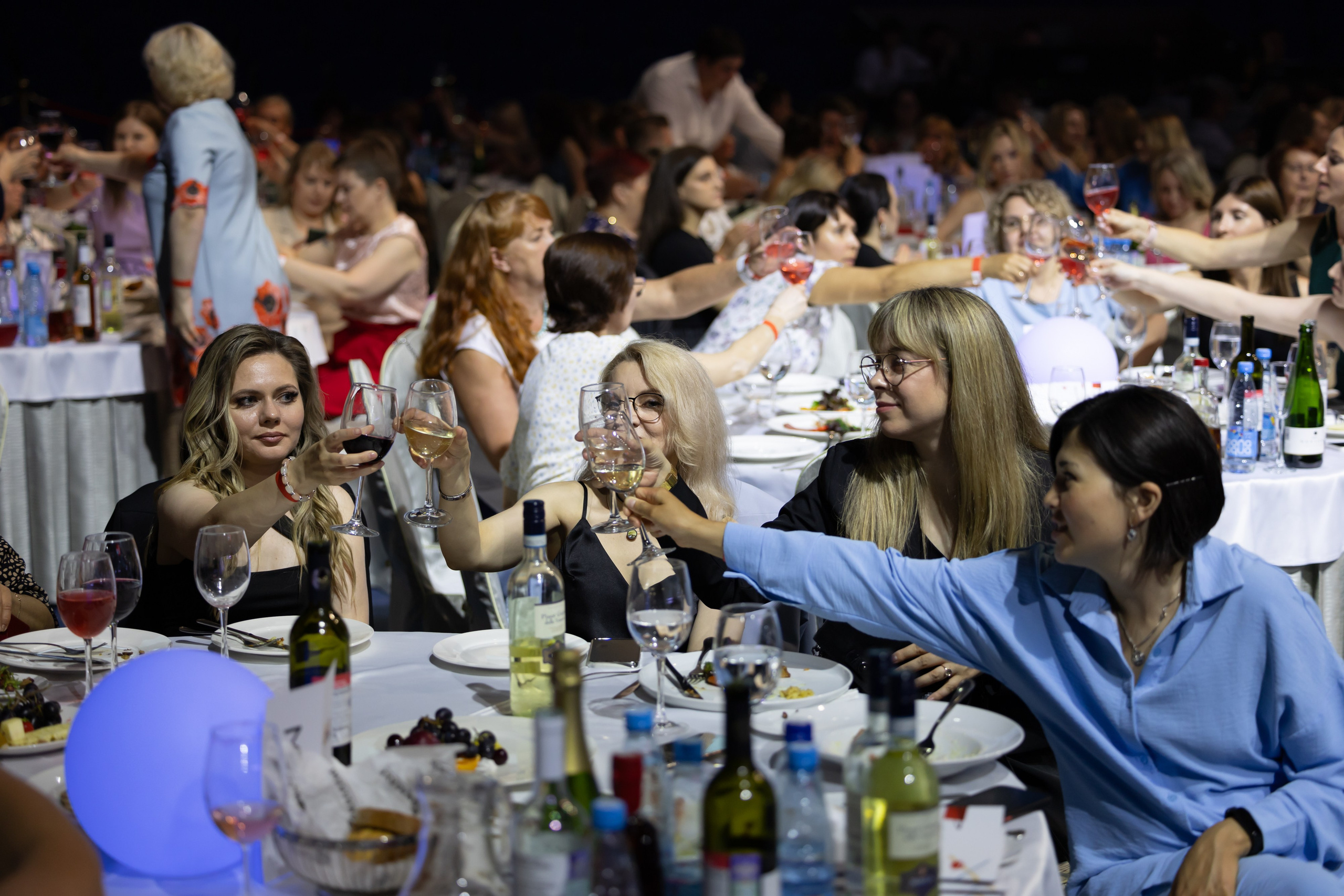Оптик центр 25 лет. Фотограф свадебный, репортажный, индивидуальный, фото для маркетплейсов, брендов, автосалонов