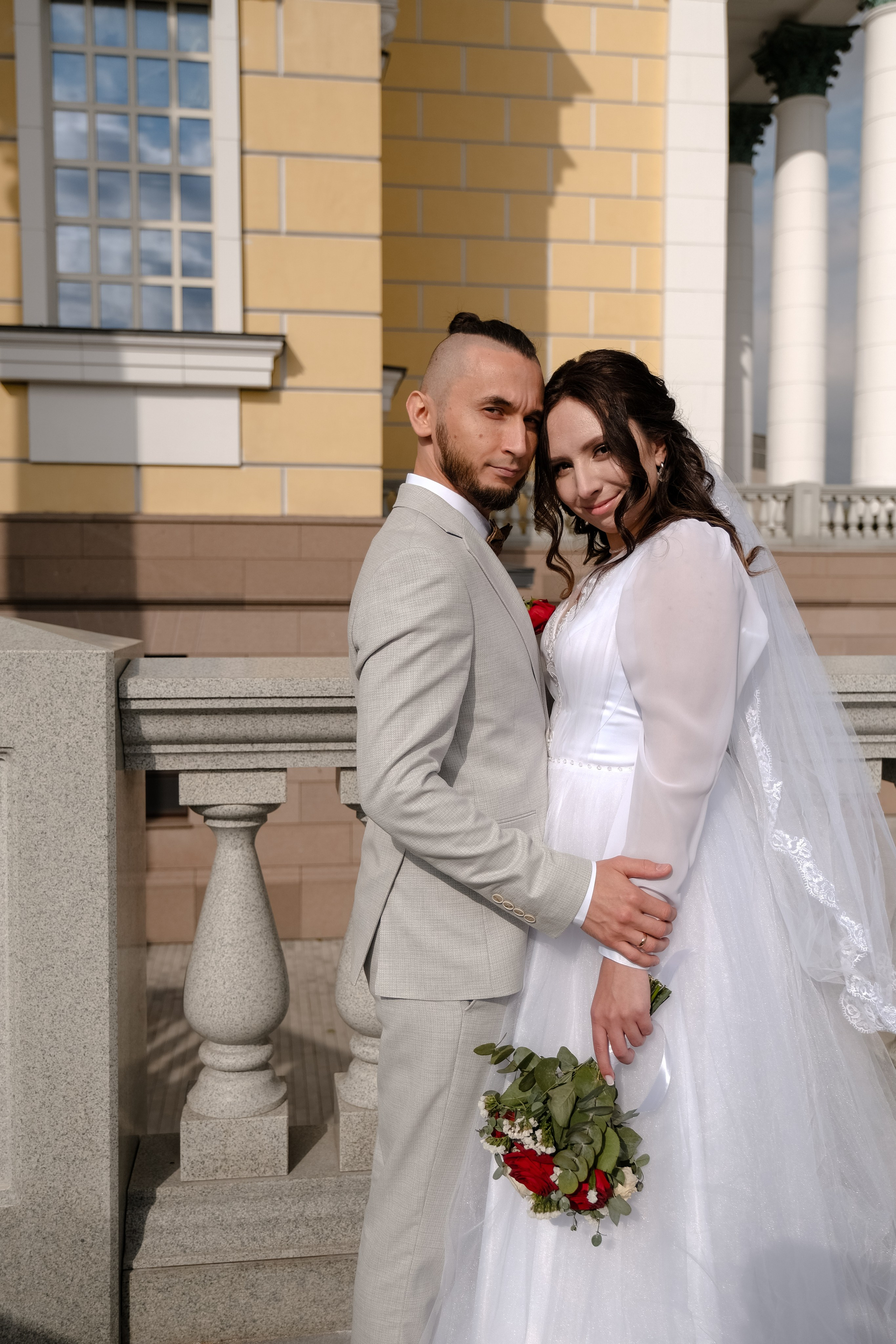 Азат и Дарья_прогулка с ретро-автомобилями. Свадебный фотограф в Челябинске Сырчикова Наталья