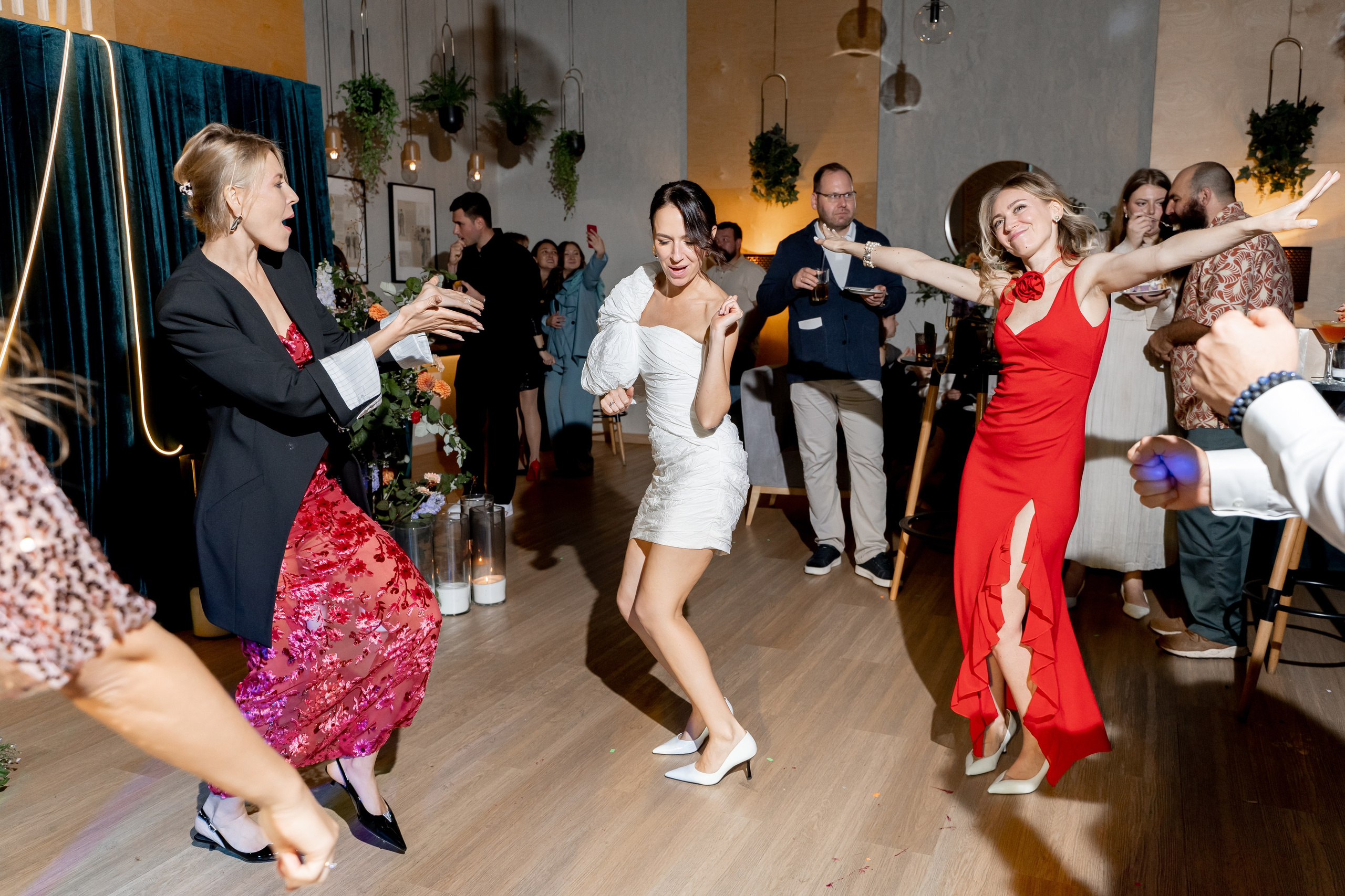 Репортаж мероприятия, репортажная съемка в Москве и Московской области, фотограф на мероприятие, фотосъемка юбилея, репортаж свадьбы, event, фотосессия на фотозоне, фотограф на юбилей, фотограф на день рождения, репортажный фотограф, съемка мероприятия, съемка на фотозоне, фотограф на корпоратив, фотограф на свадьбу, фотограф на детский праздник, фотограф на выпускной. Свадебный репортаж в лофте.