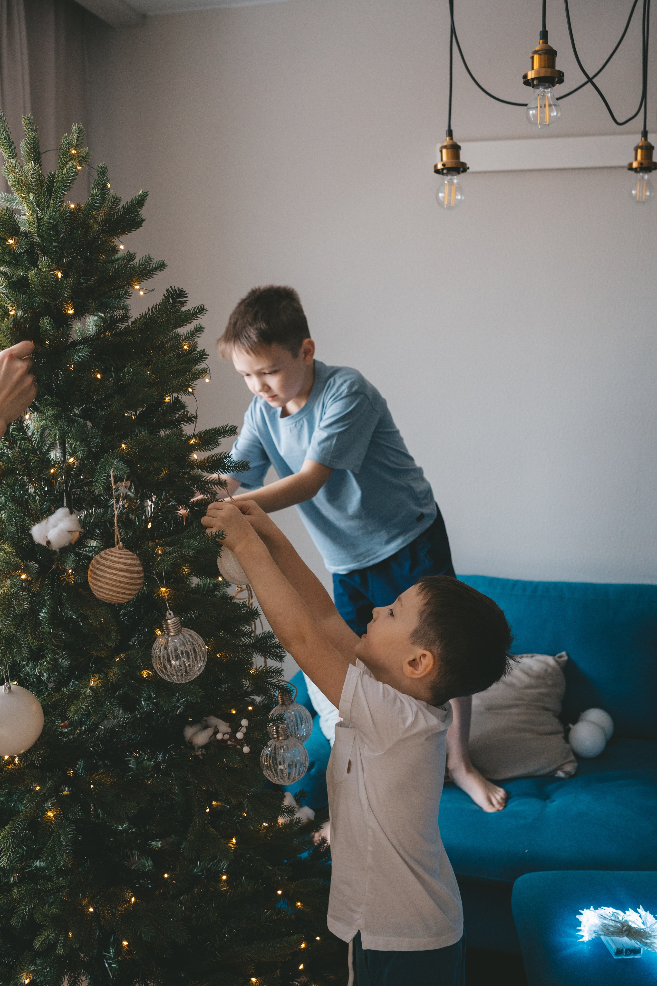 Новогодняя семейная съемка с двумя детьми. Фотограф Екатерина Канчалаба