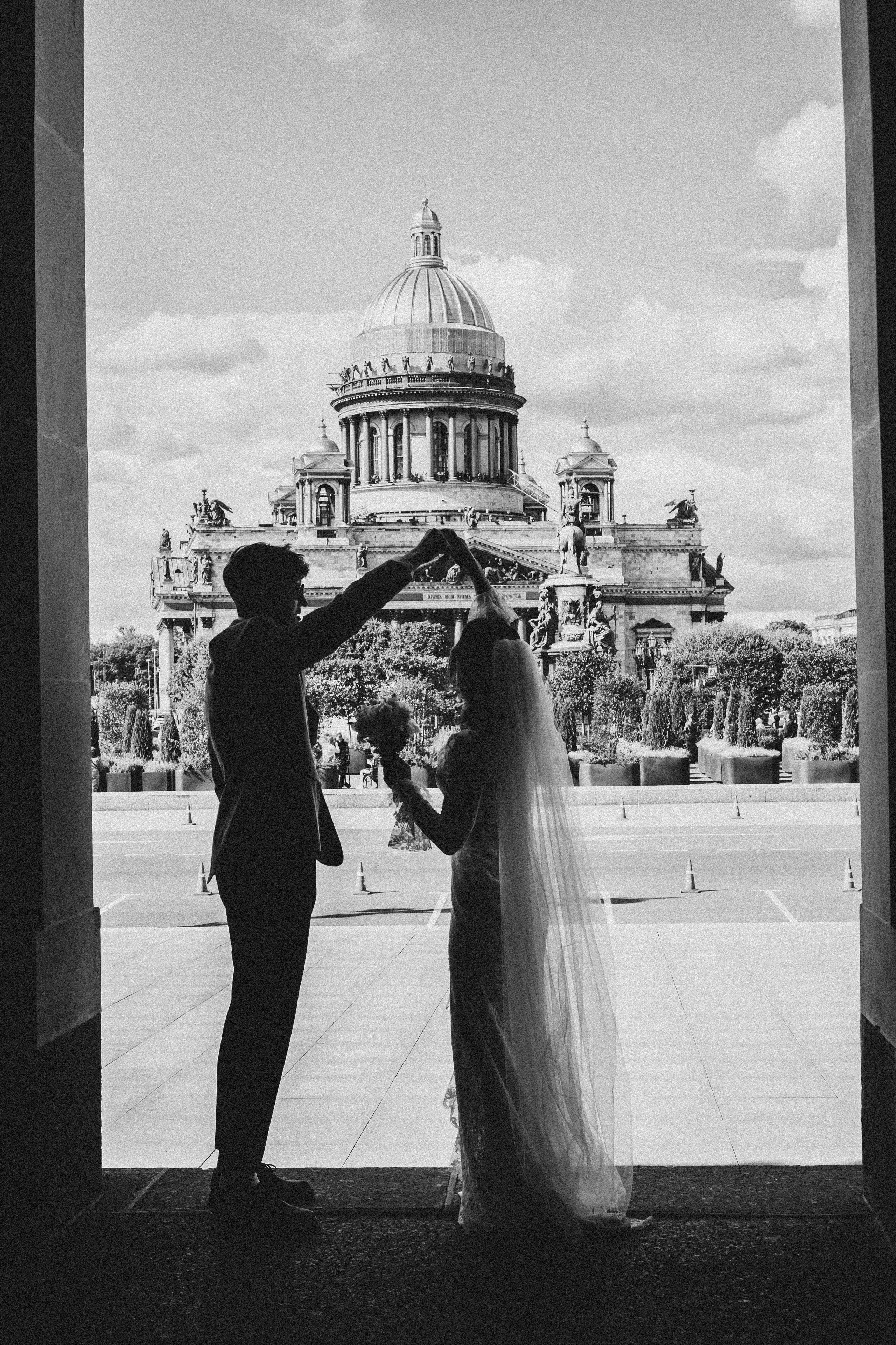 СВАДЕБНАЯ ПРОГУЛКА ВОЗЕ ИСАИКЕВСКОГО СОБОРА АСТОРИИ И ЗАКОНОДАЛЕТНОГО СОБРАНИЯ. Профессиональный фотограф, Санкт-Петербург — Виктория Богомолова