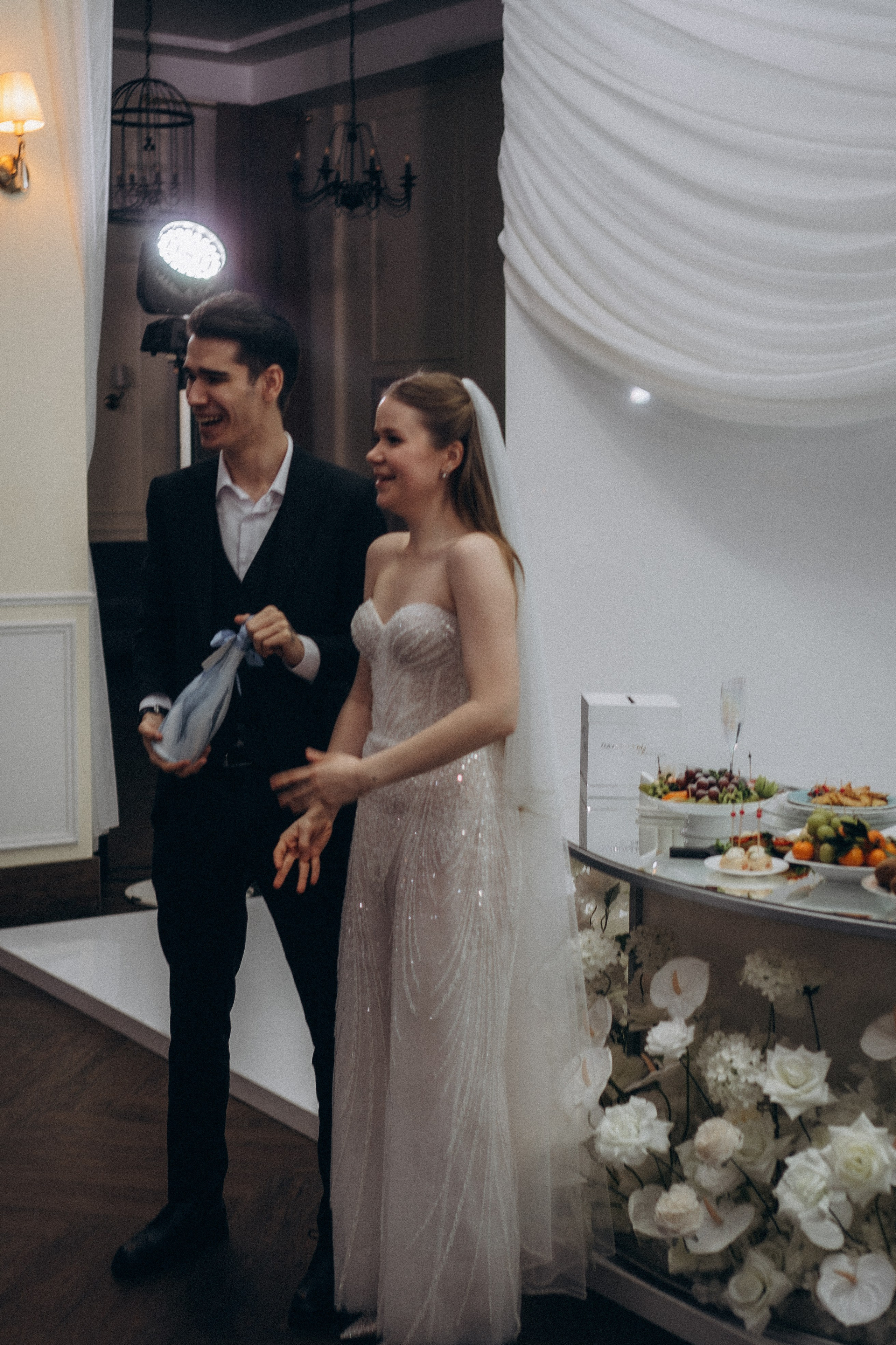 СВАДЕБНАЯ СЬЕМКА СБОРОВ В ОТЕЛЕ И ВЫЕЗД НА ЦЕРЕМОНИЮ (СНЯТО В СИБИРЕ В НИЖНЕВАРТОВСКЕ). Профессиональный фотограф, Санкт-Петербург — Виктория Богомолова