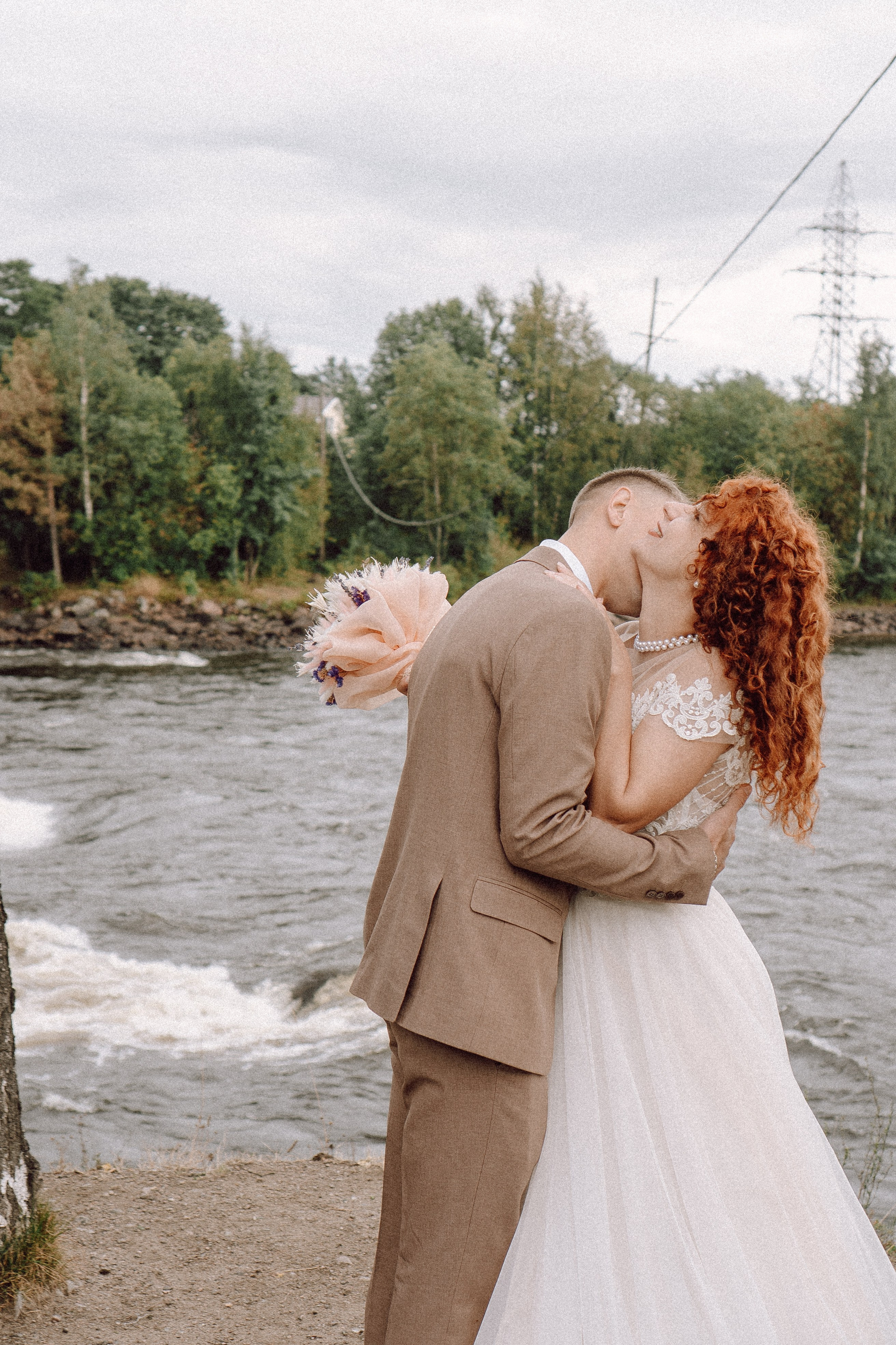 СВАДЕБНАЯ ФОТОСЕССИИЯ ПАРЫ В ГОРОДЕ ПРИОЗЕРСК В СОСНОВОМ ЛЕСУ И С ПИКАПОМ. Профессиональный фотограф, Санкт-Петербург — Виктория Богомолова