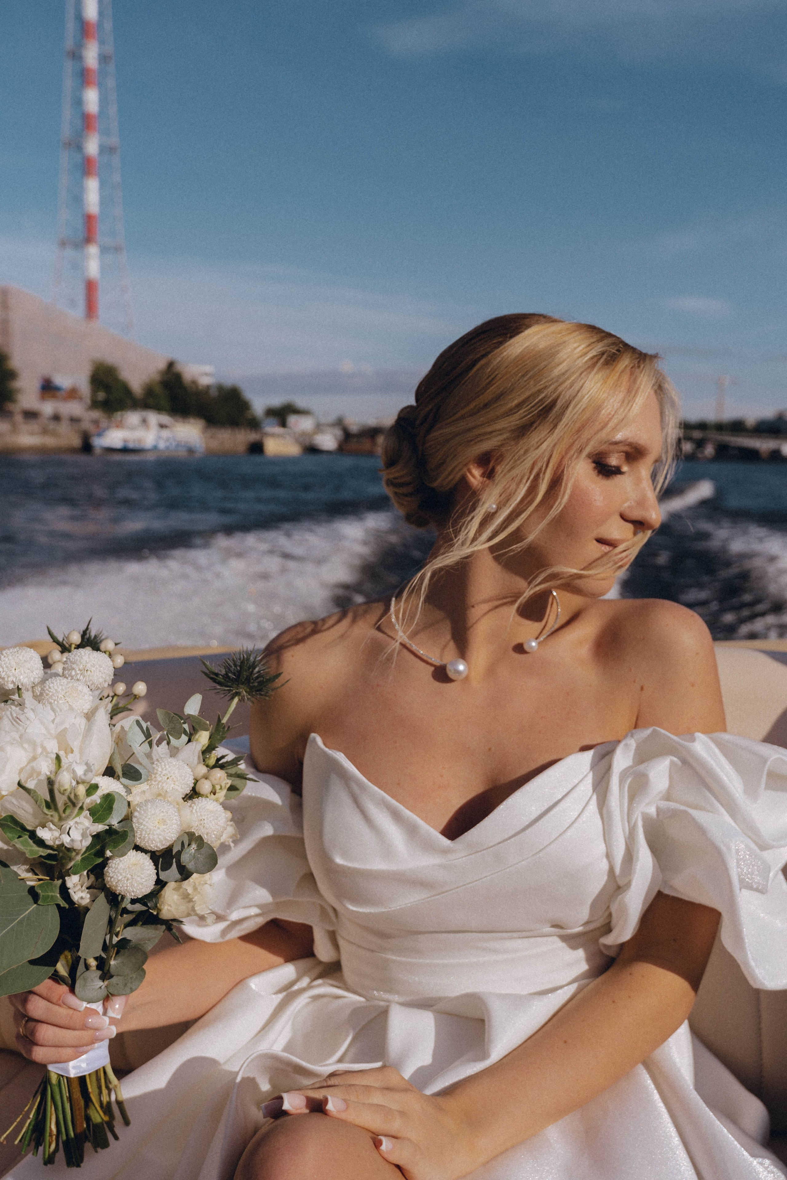 СВАДЕНБНАЯ СЬЕМКА НА КАТЕРЕ ПО КАНАЛАМ САНКТ-ПЕТЕРБУРГА И В АКВАТОРИИ НЕВЫ. Профессиональный фотограф, Санкт-Петербург — Виктория Богомолова