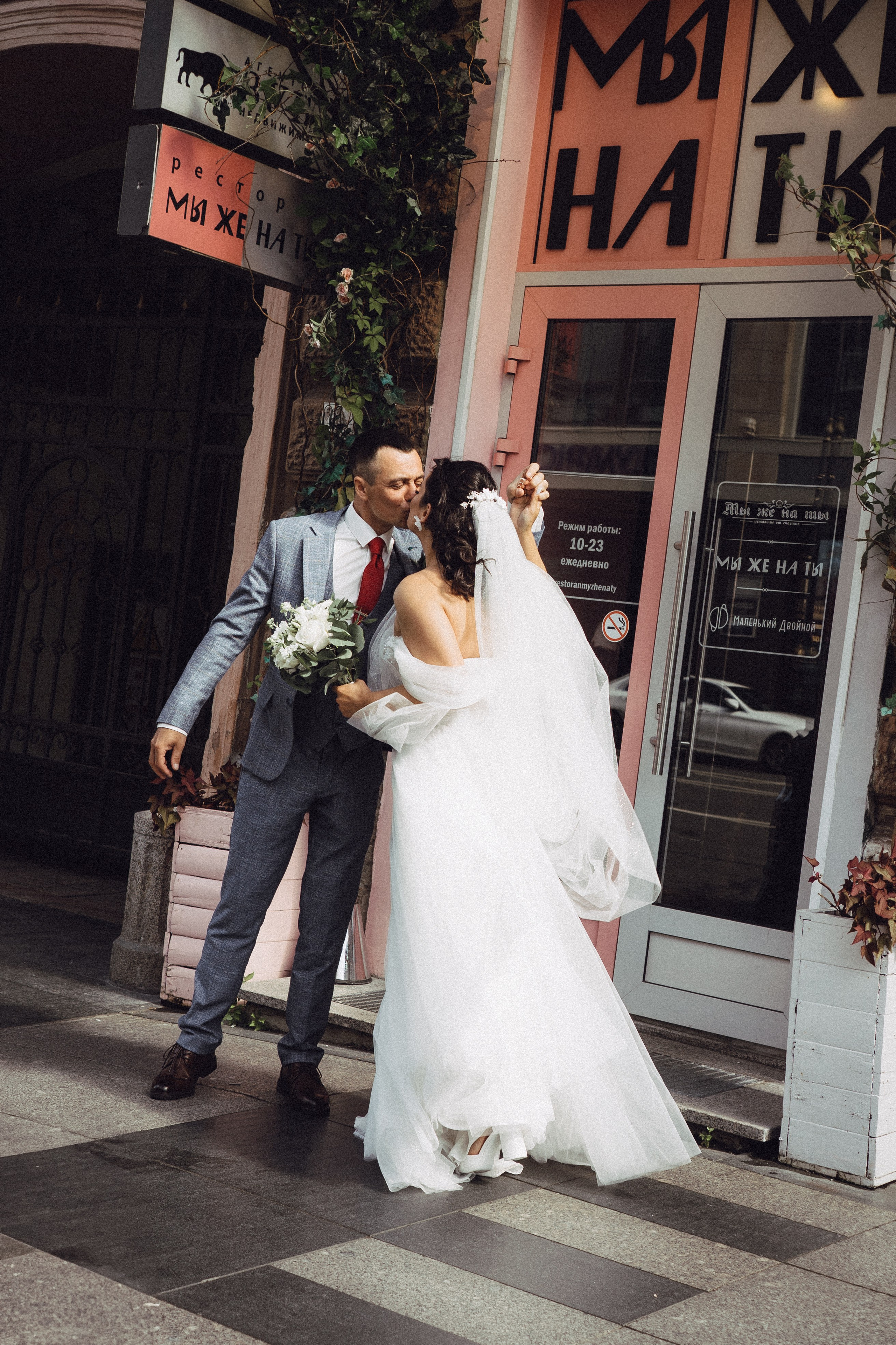 СВАДЕБНАЯ ПРОГУЛКА РЕСТОРАН МЫ ЖЕ НА ТЫ И ФОТОСЕССИИЯ С АВТОМОБИЛЕМ. Профессиональный фотограф, Санкт-Петербург — Виктория Богомолова