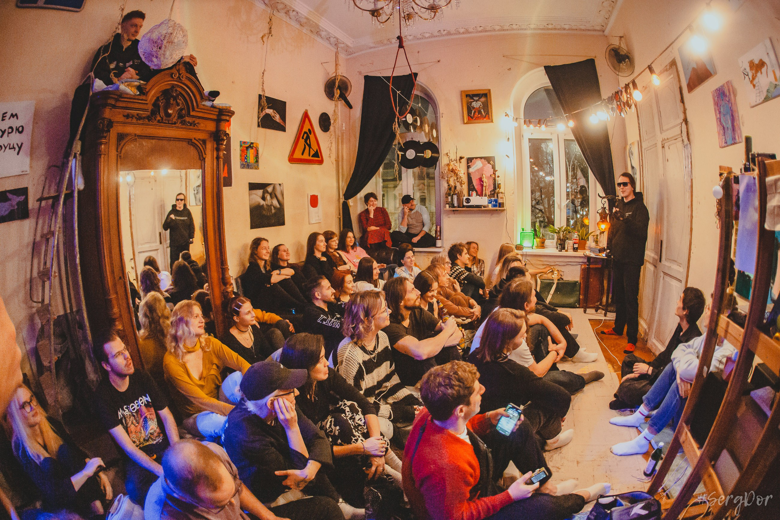 Рома Гонза, Ваня Пинженин, Квартирник у Мищенко, поэты, стихи, совершеннолетие, Санкт-Петербург, Питер, 16.11.2024, SergDor, 16 ноября 2024 года, #SergDor