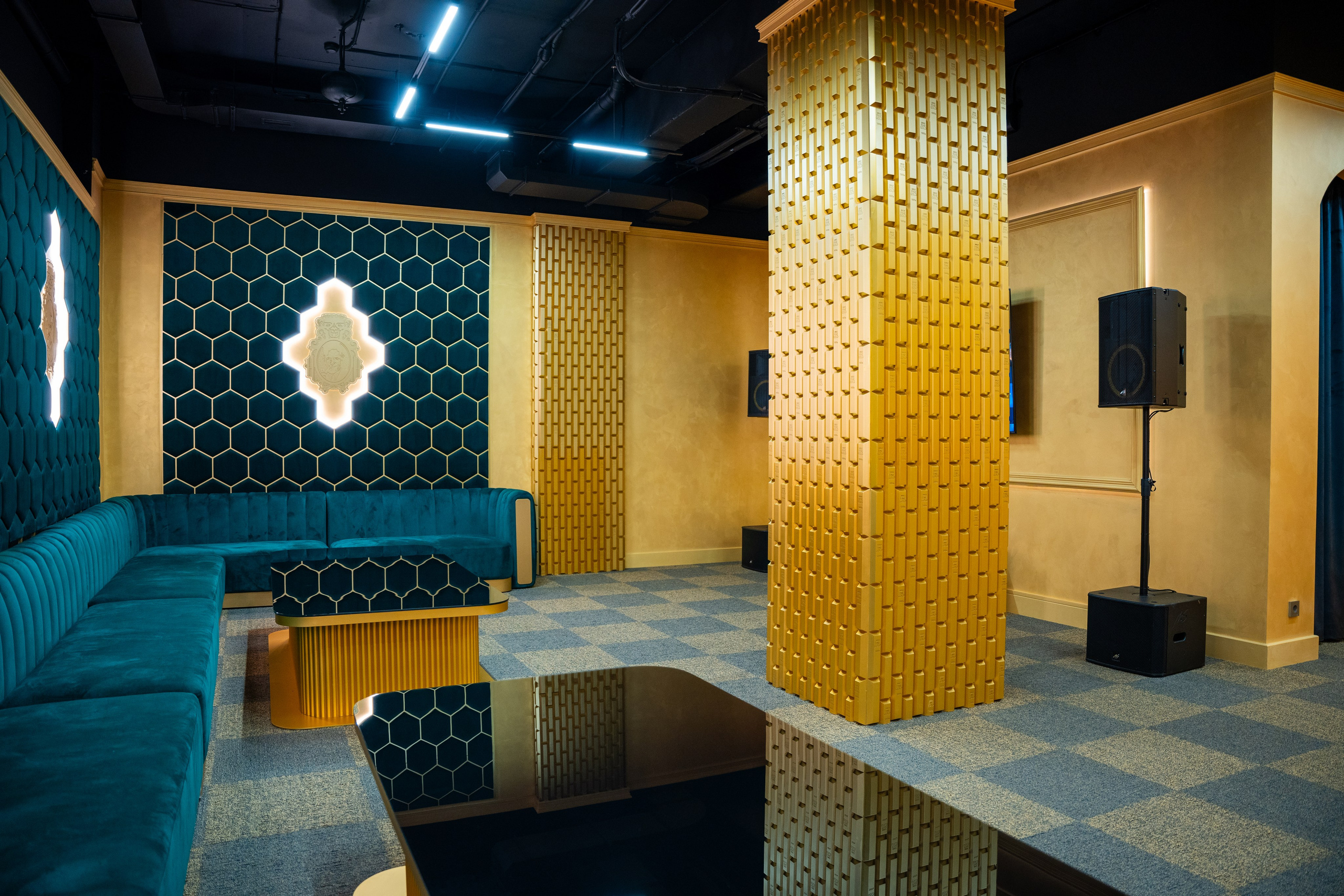 Фотосъемка интерьера стриптиз-клуба Hefner — элитный клуб Краснодара. Интерьерная фотосъемка клуба Hefner в Краснодаре — профессионально. Шедевры для Вас! Фотограф и Видеограф в Краснодаре Пахиев Руслан