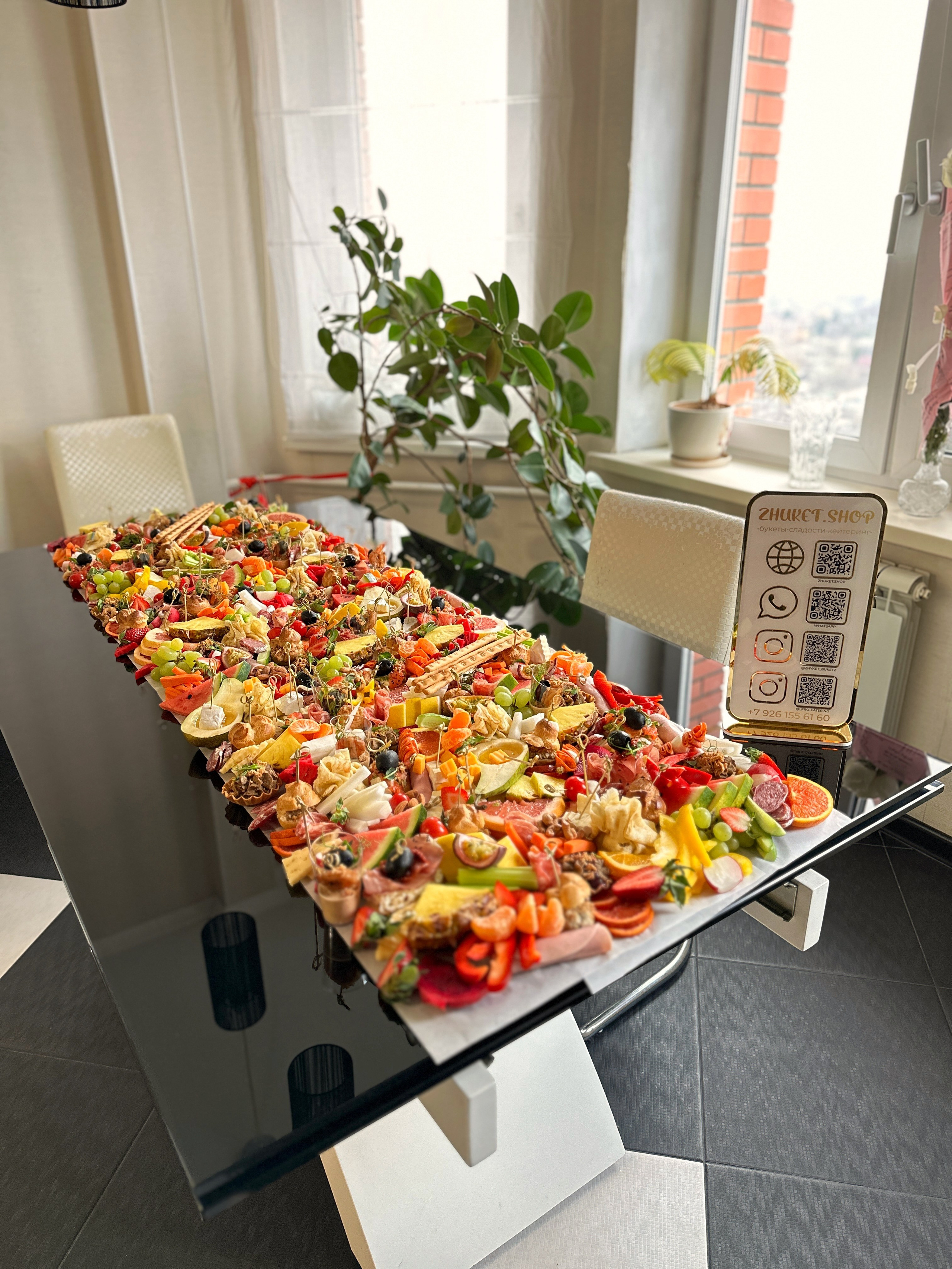 Столы. Выездной кейтеринг, съедобные букеты, торты и сладости на заказ