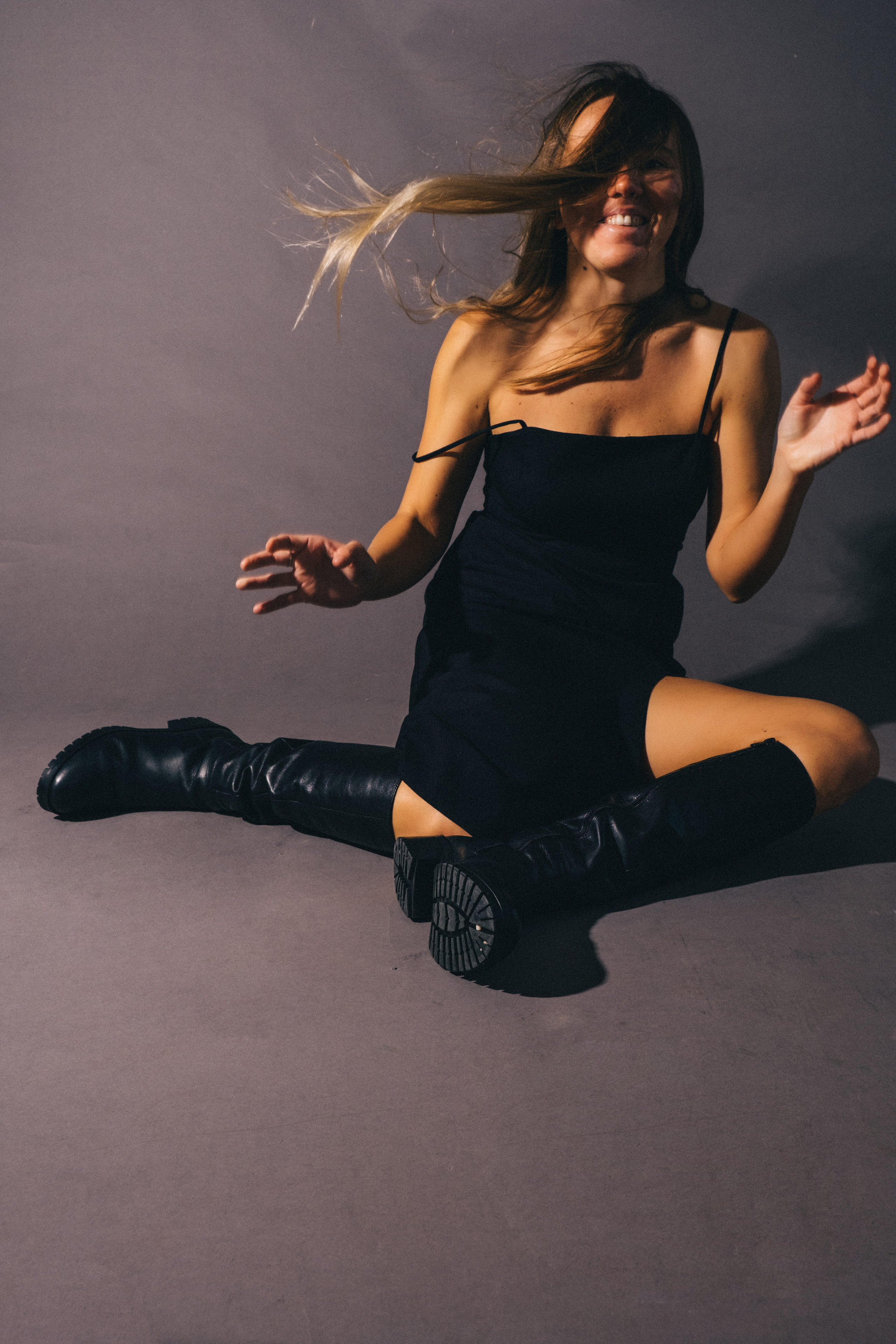 Студия девочки. Не смотри на других, смотри внутрь себя