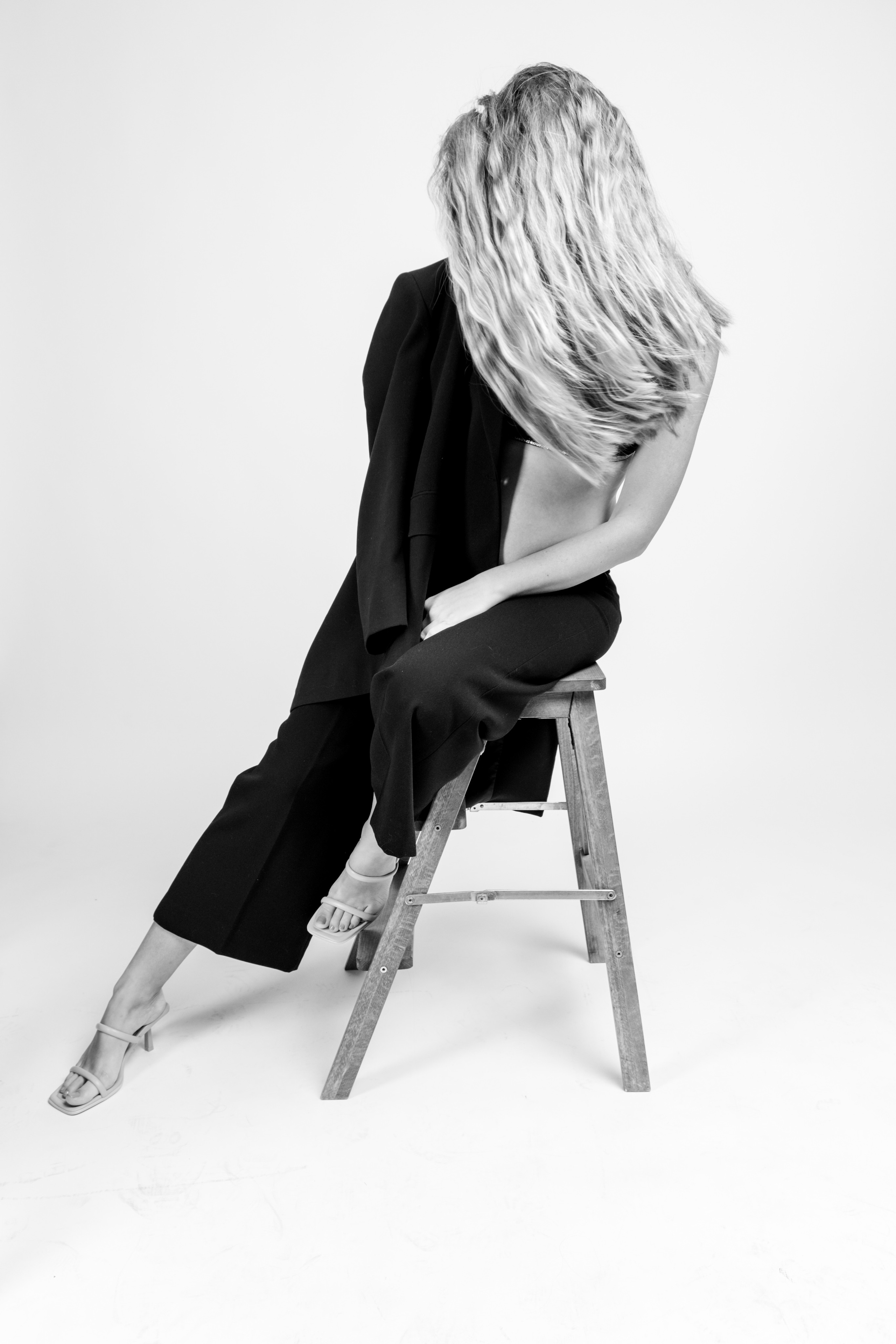 Студия девочки. Не смотри на других, смотри внутрь себя