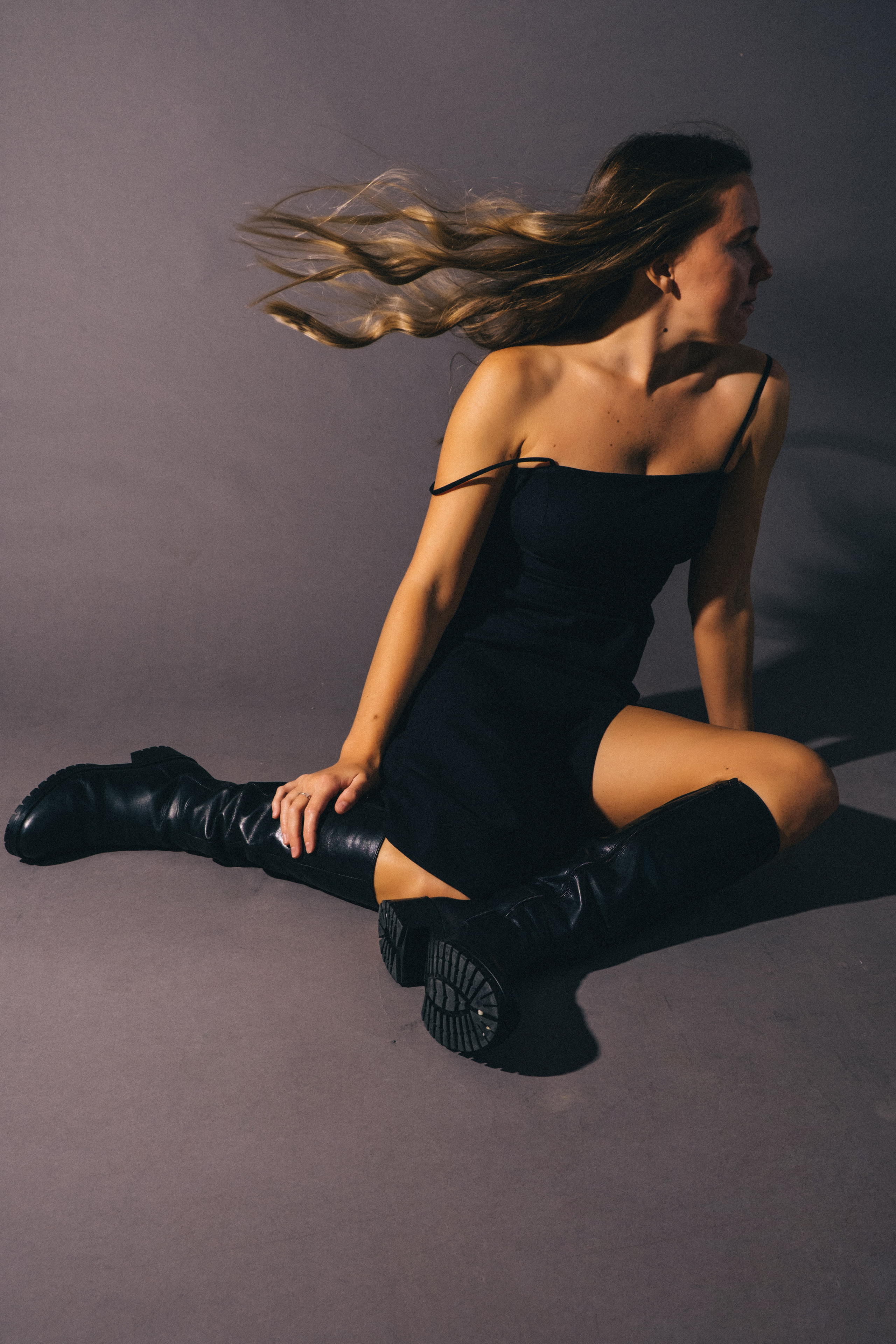 Студия девочки. Не смотри на других, смотри внутрь себя