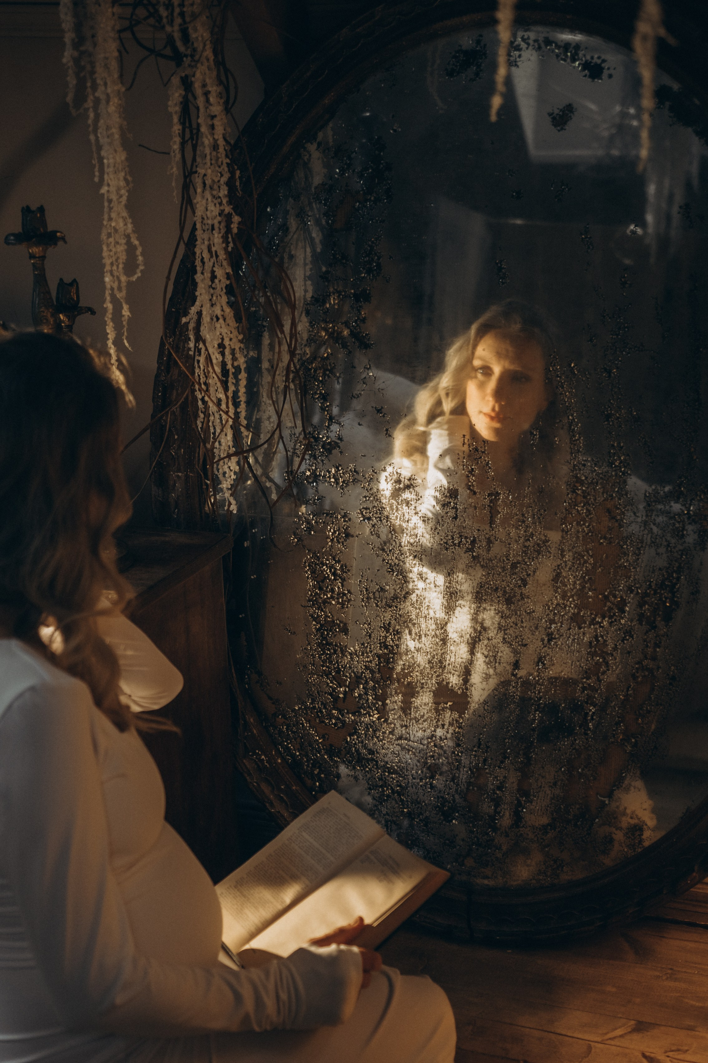 На заброшенном чердаке. Гаврилова Настя семейный фотограф lifestyle в Москве