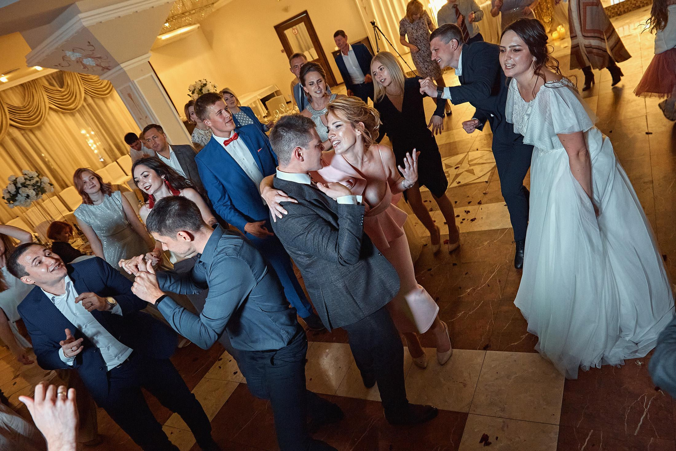 Свадебная съёмка в городе. Свадебный фотограф Антон Артюшин. Работаю в Нижнем Новгороде и Москве