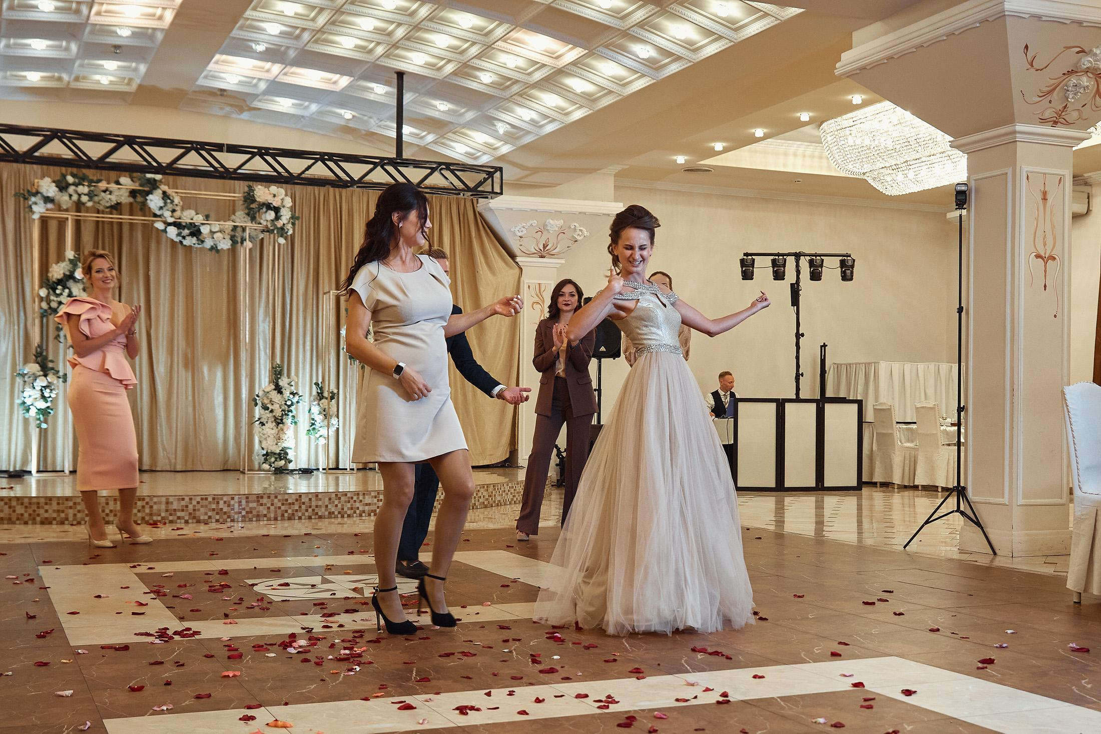 Свадебная съёмка в городе. Свадебный фотограф Антон Артюшин. Работаю в Нижнем Новгороде и Москве