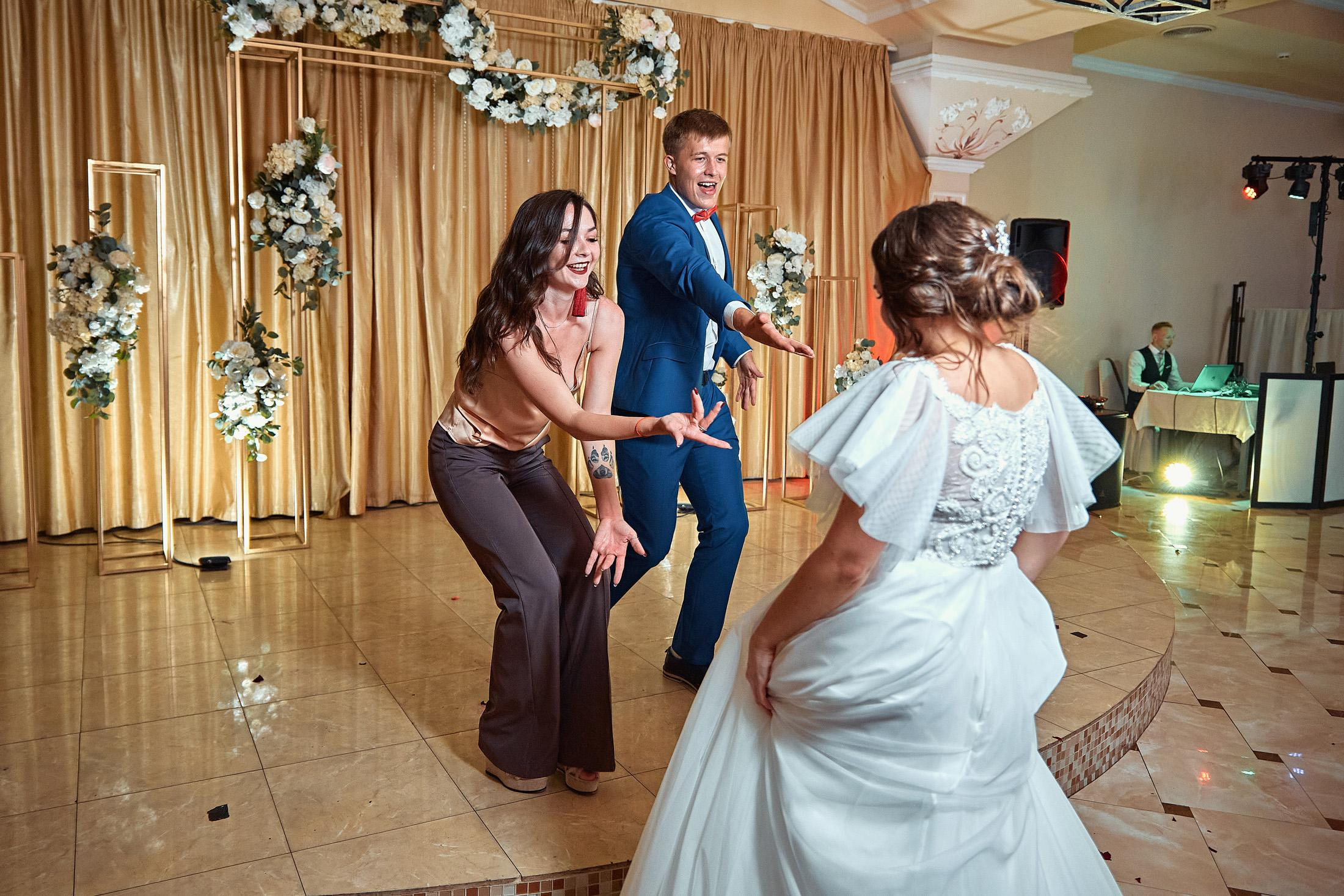 Свадебная съёмка в городе. Свадебный фотограф Антон Артюшин. Работаю в Нижнем Новгороде и Москве