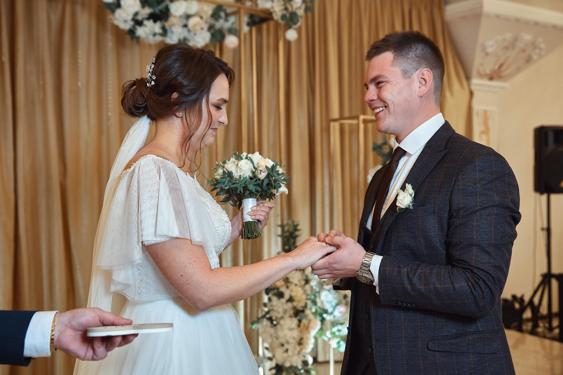 Свадебная съёмка в городе. Свадебный фотограф Антон Артюшин. Работаю в Нижнем Новгороде и Москве