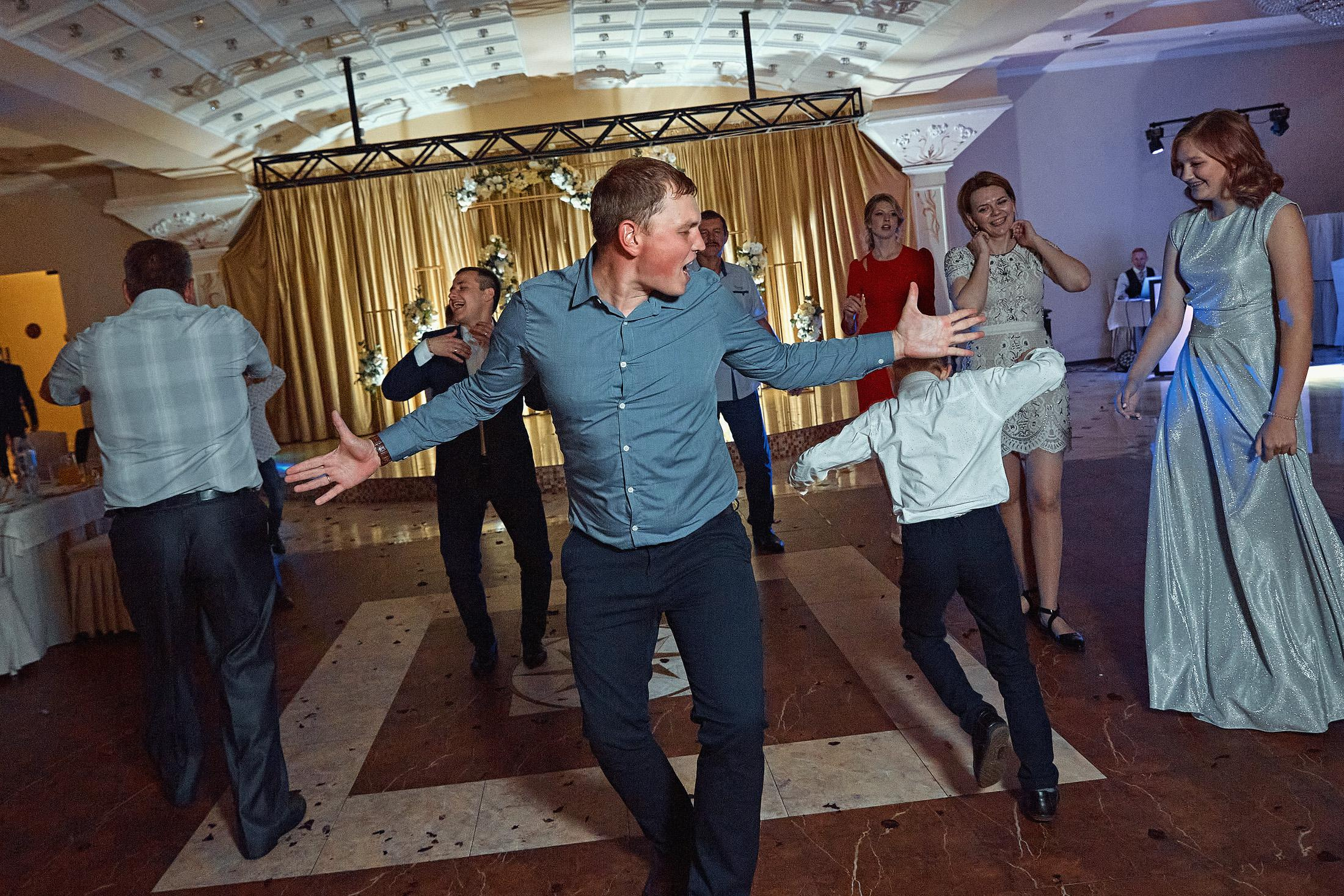 Свадебная съёмка в городе. Свадебный фотограф Антон Артюшин. Работаю в Нижнем Новгороде и Москве