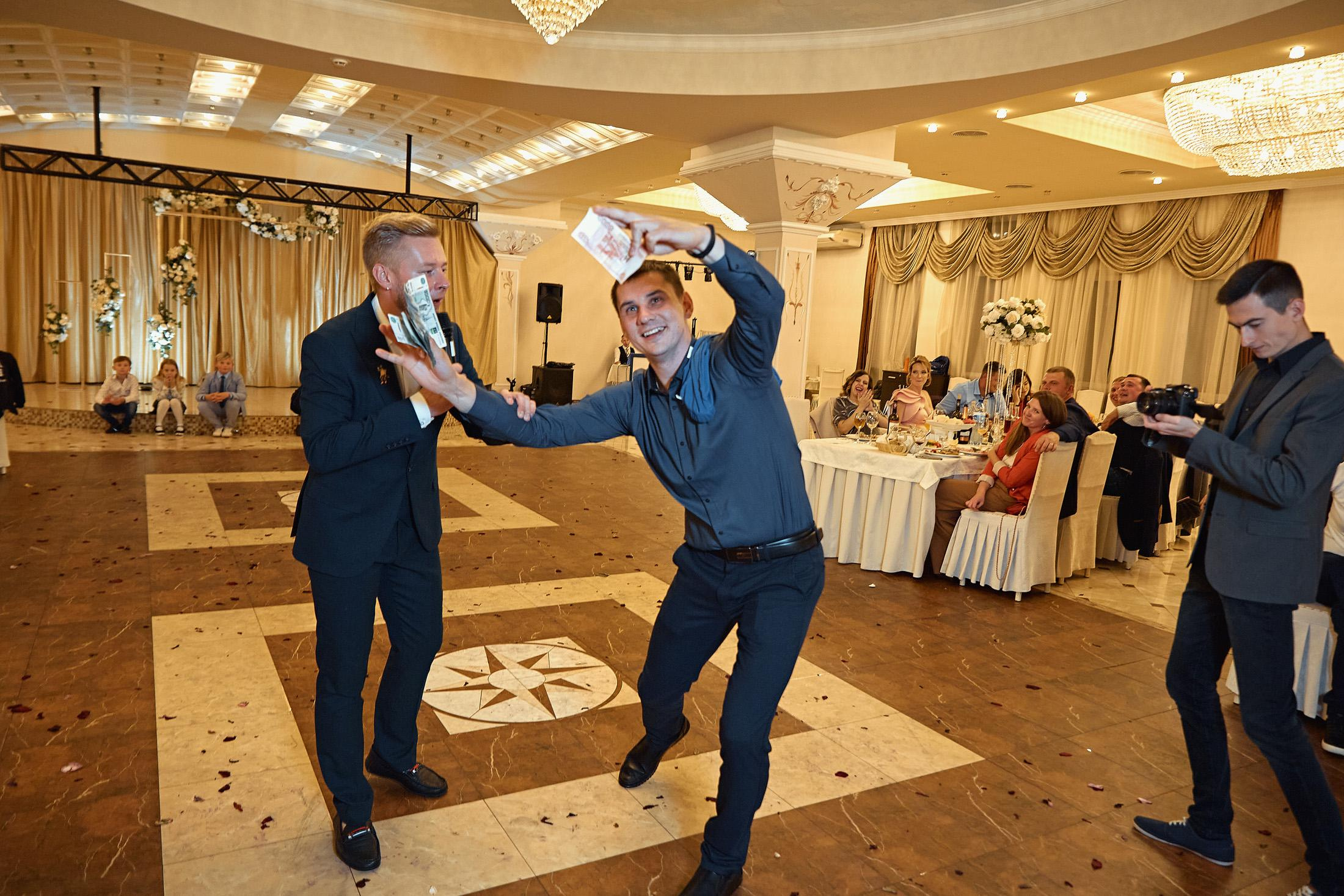 Свадебная съёмка в городе. Свадебный фотограф Антон Артюшин. Работаю в Нижнем Новгороде и Москве